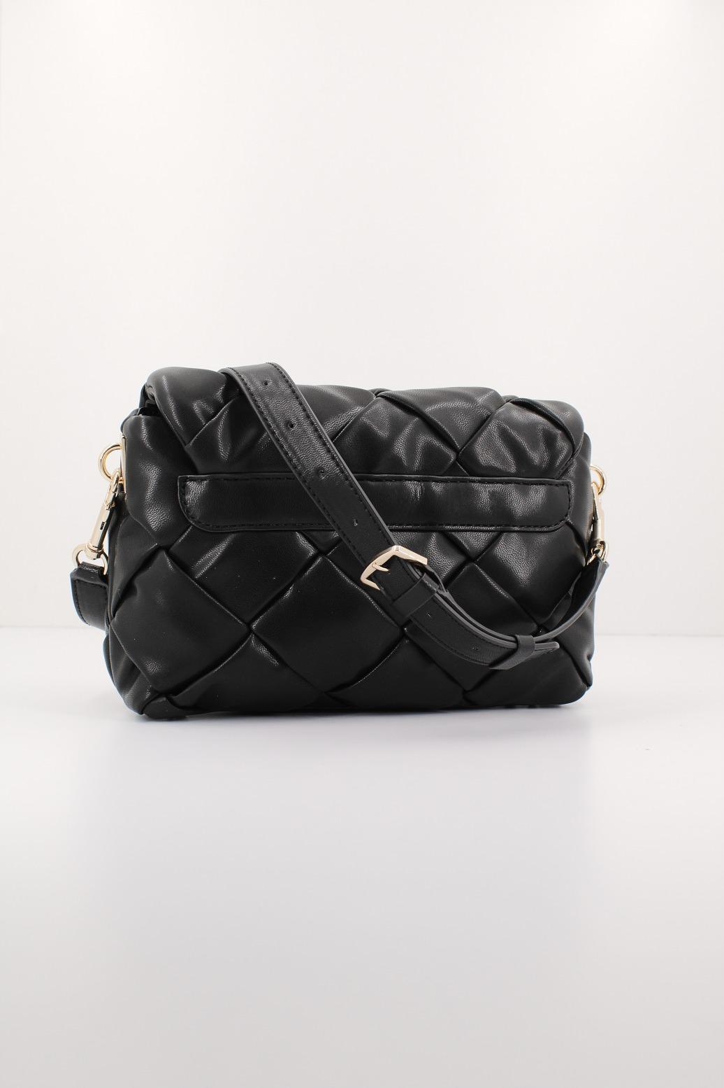 GUESS ZAINA FLAP SHOULDER en color NEGRO  (3)