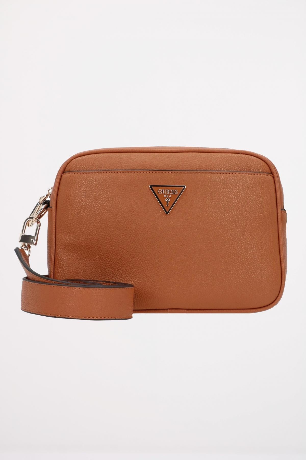 GUESS  MERIDIAN CAMERA BAG en color MARRON  (1)