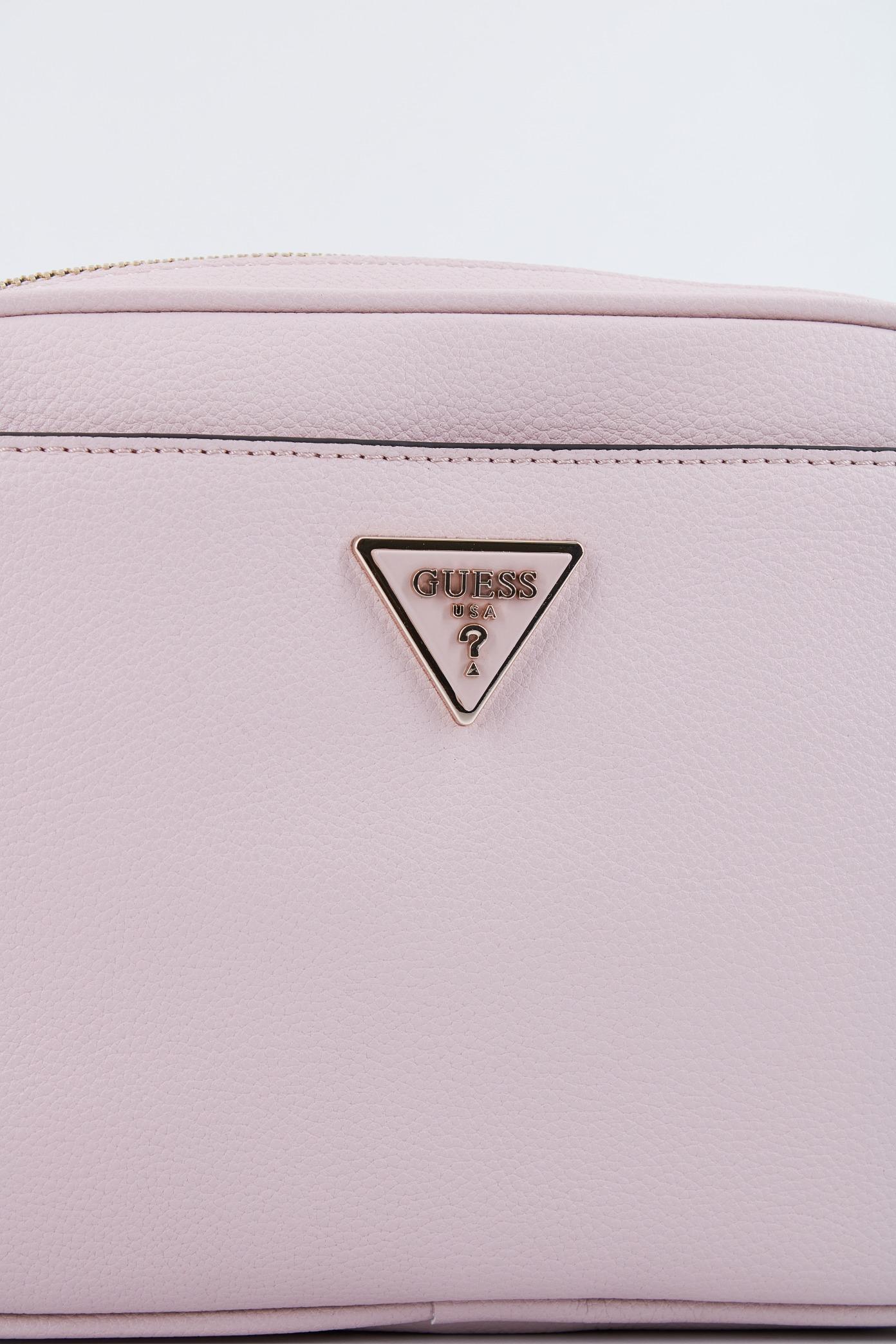 GUESS MERIDIAN CAMERA BAG en color ROSA  (4)