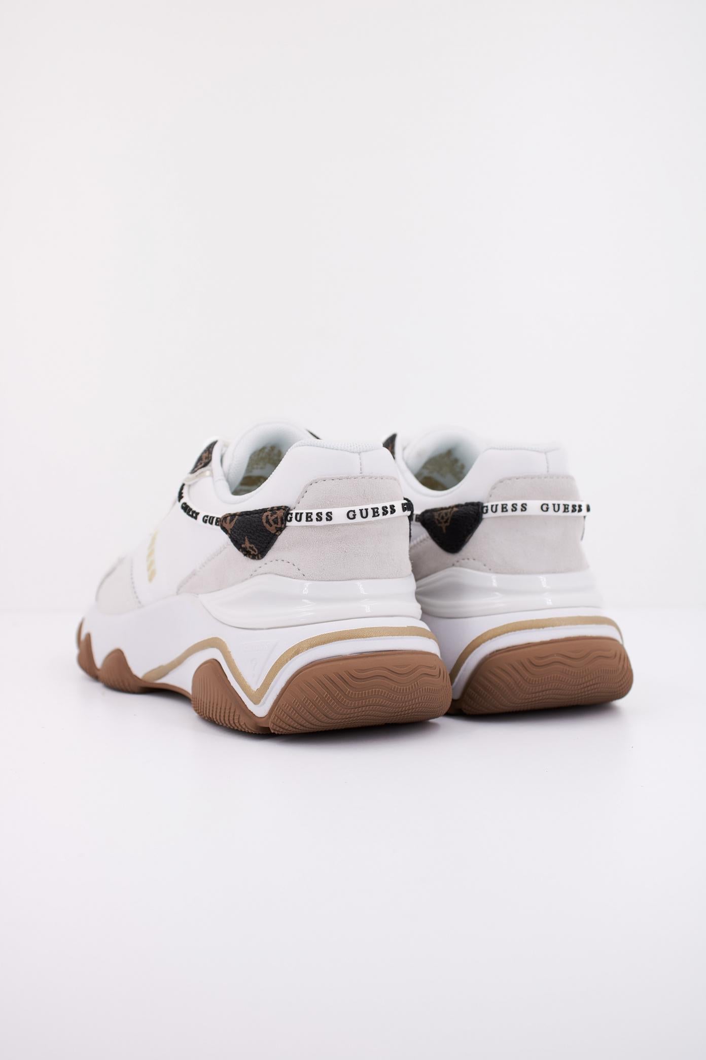 GUESS MICOLA en color BLANCO  (4)