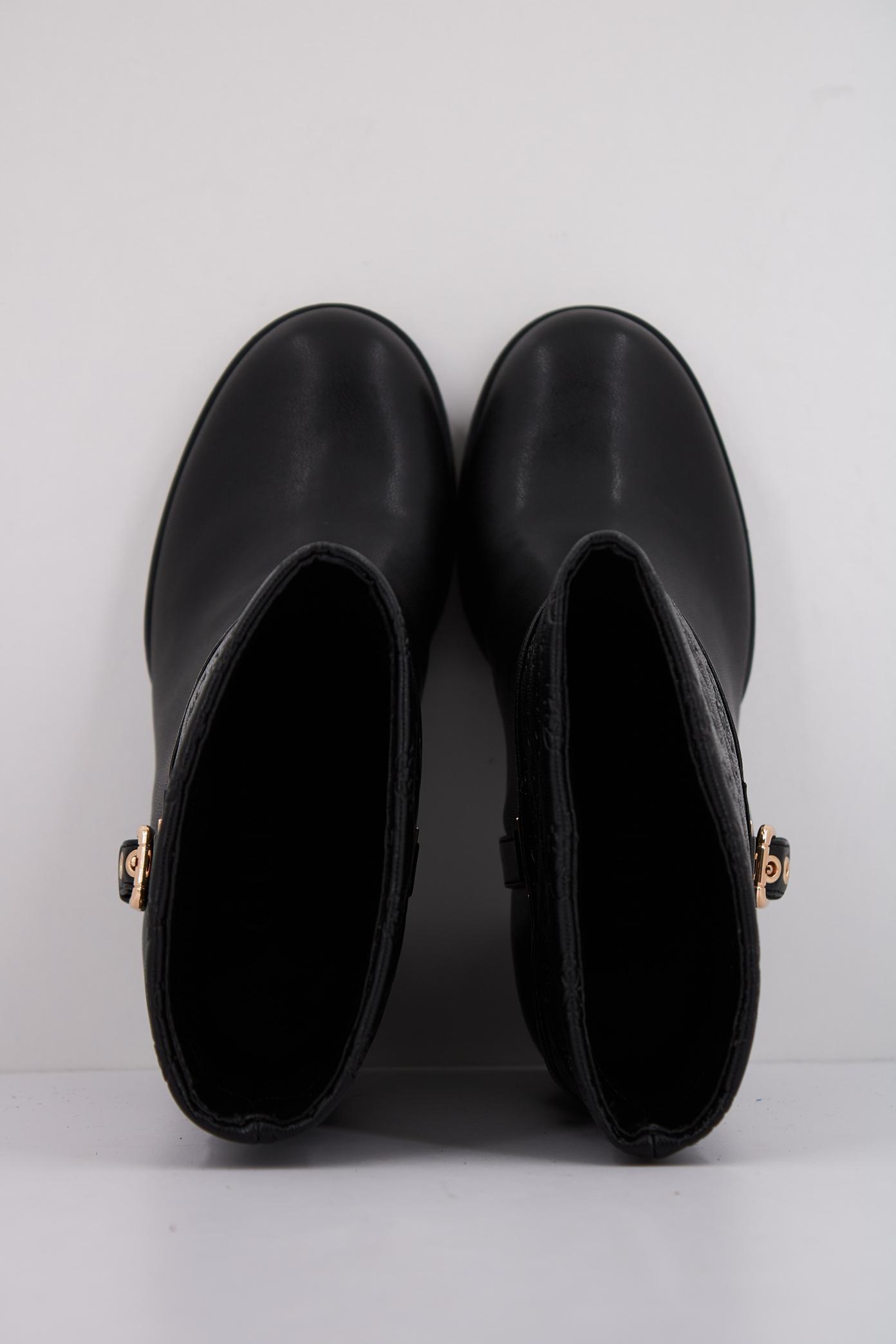 GUESS FLFNEA FAL en color NEGRO  (3)