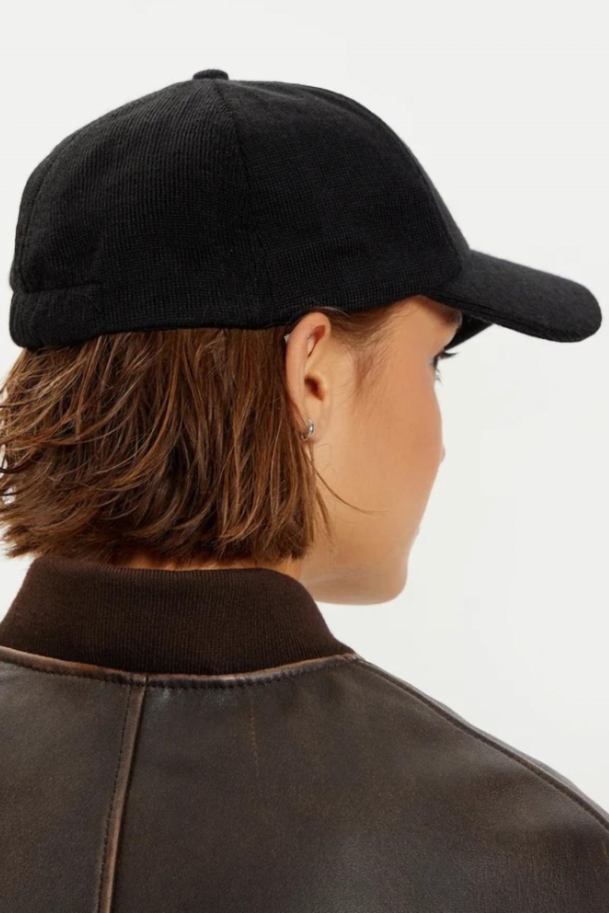 GUESS BASEBALL CAP en color NEGRO  (4)