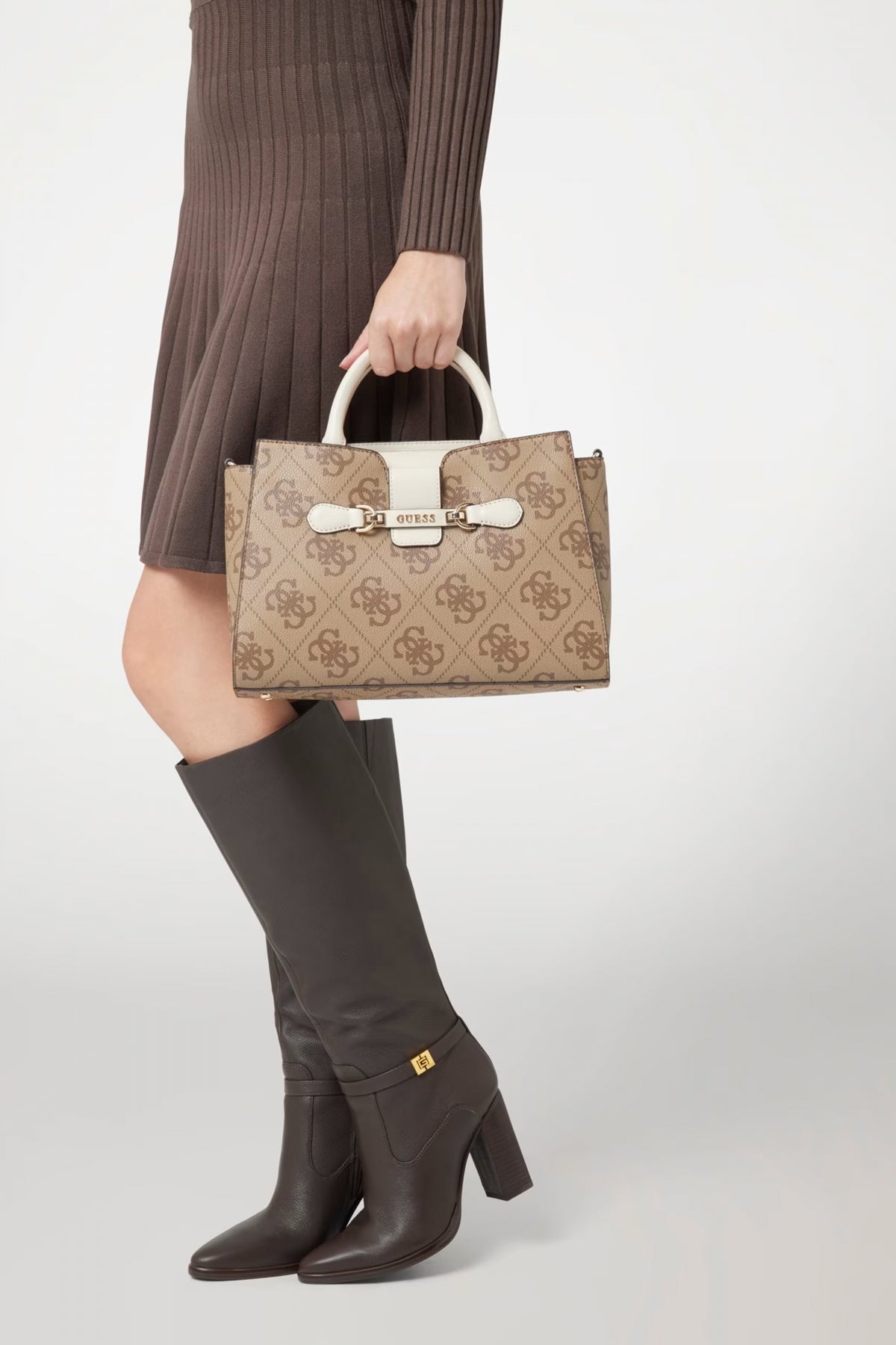 GUESS NOLANA NOELTOTE en color MARRON  (5)