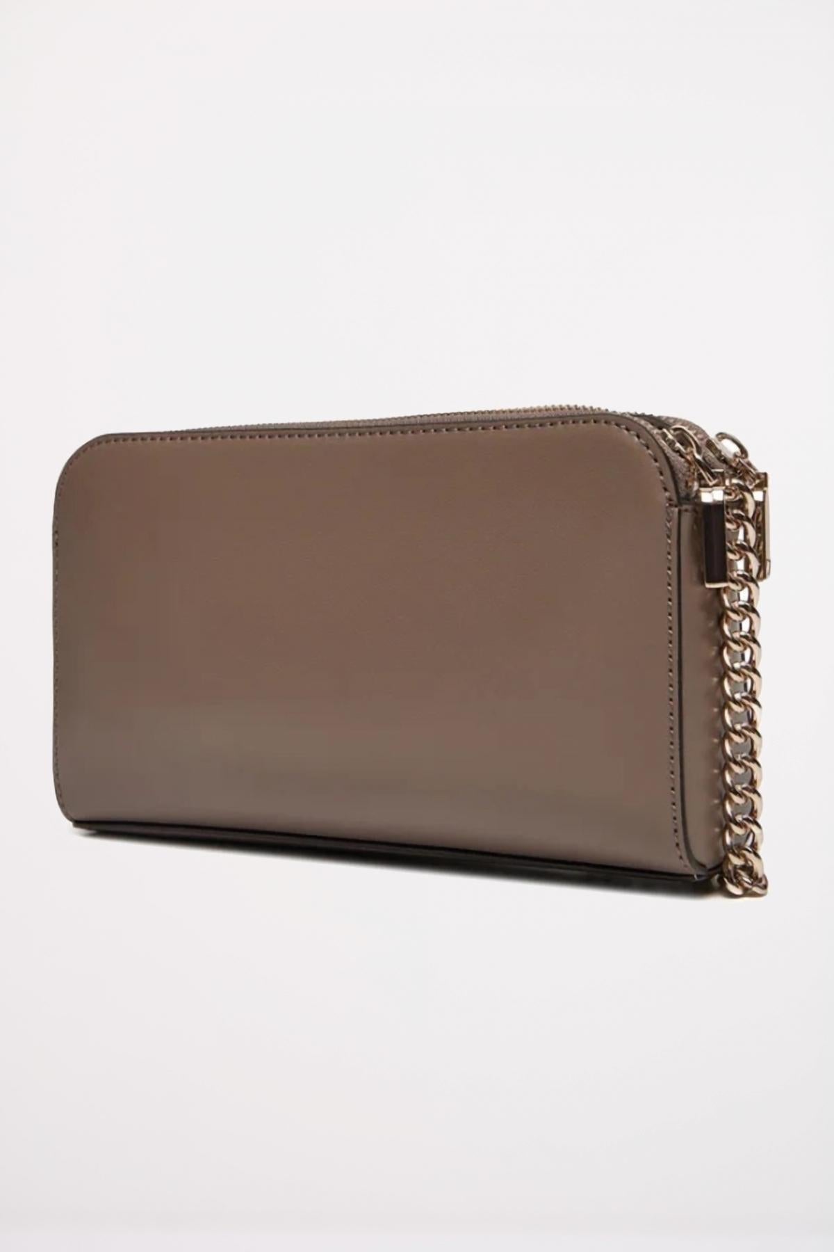 GUESS HWVG  en color MARRON  (2)