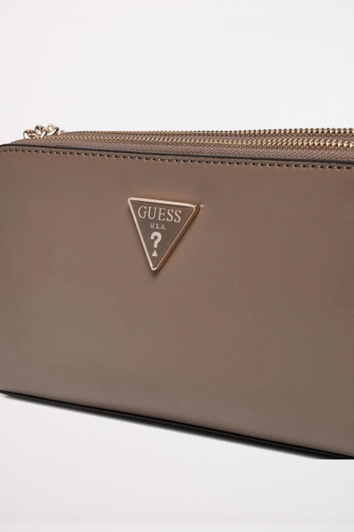GUESS HWVG  en color MARRON  (3)