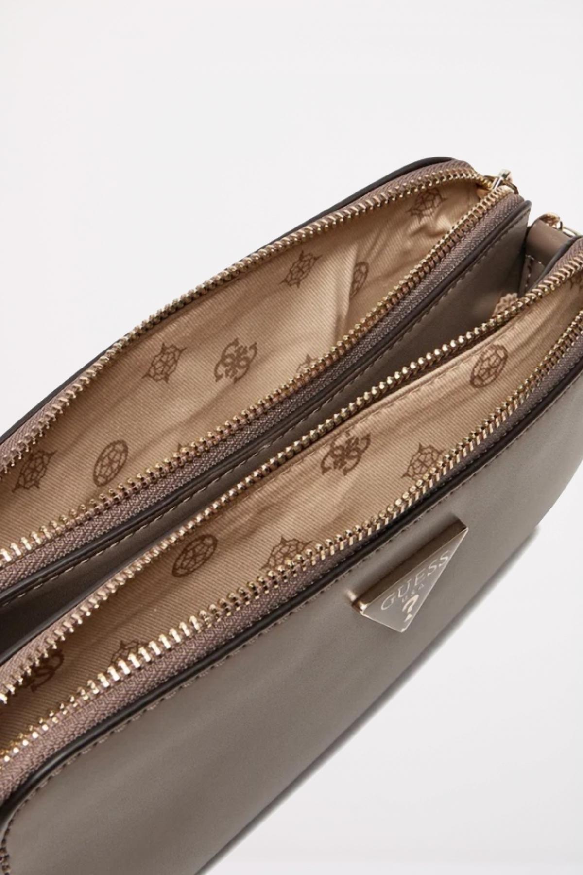 GUESS HWVG  en color MARRON  (4)