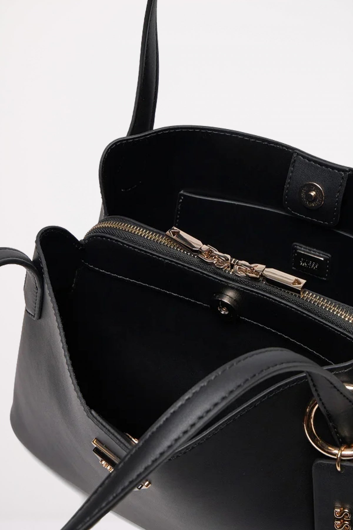 GUESS HWVG  en color NEGRO  (3)