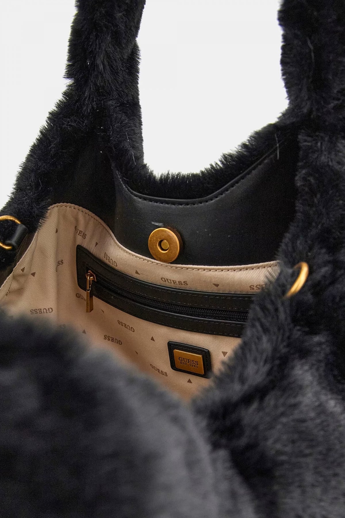 GUESS  SAMIA SMALLTOTE en color NEGRO  (4)