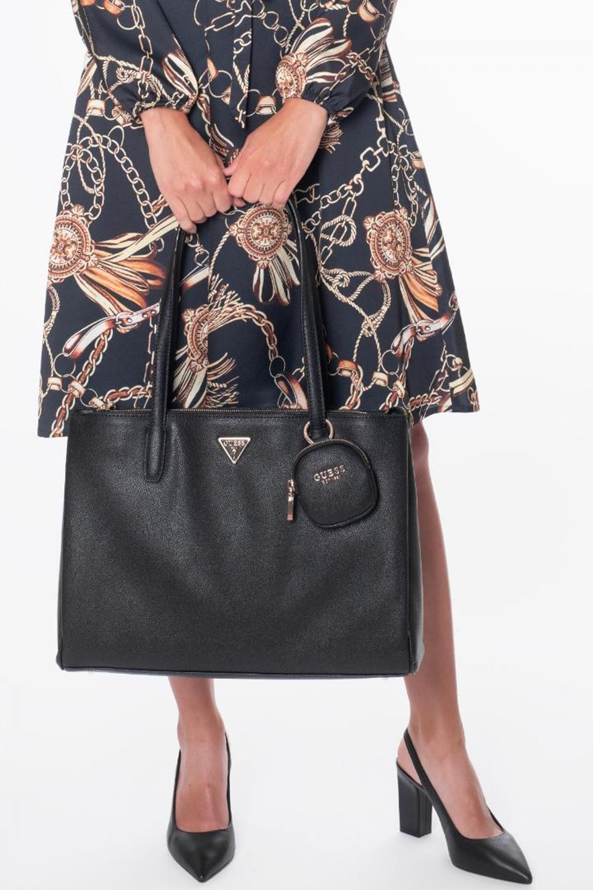 GUESS POWER PLAY LARGE en color NEGRO  (4)