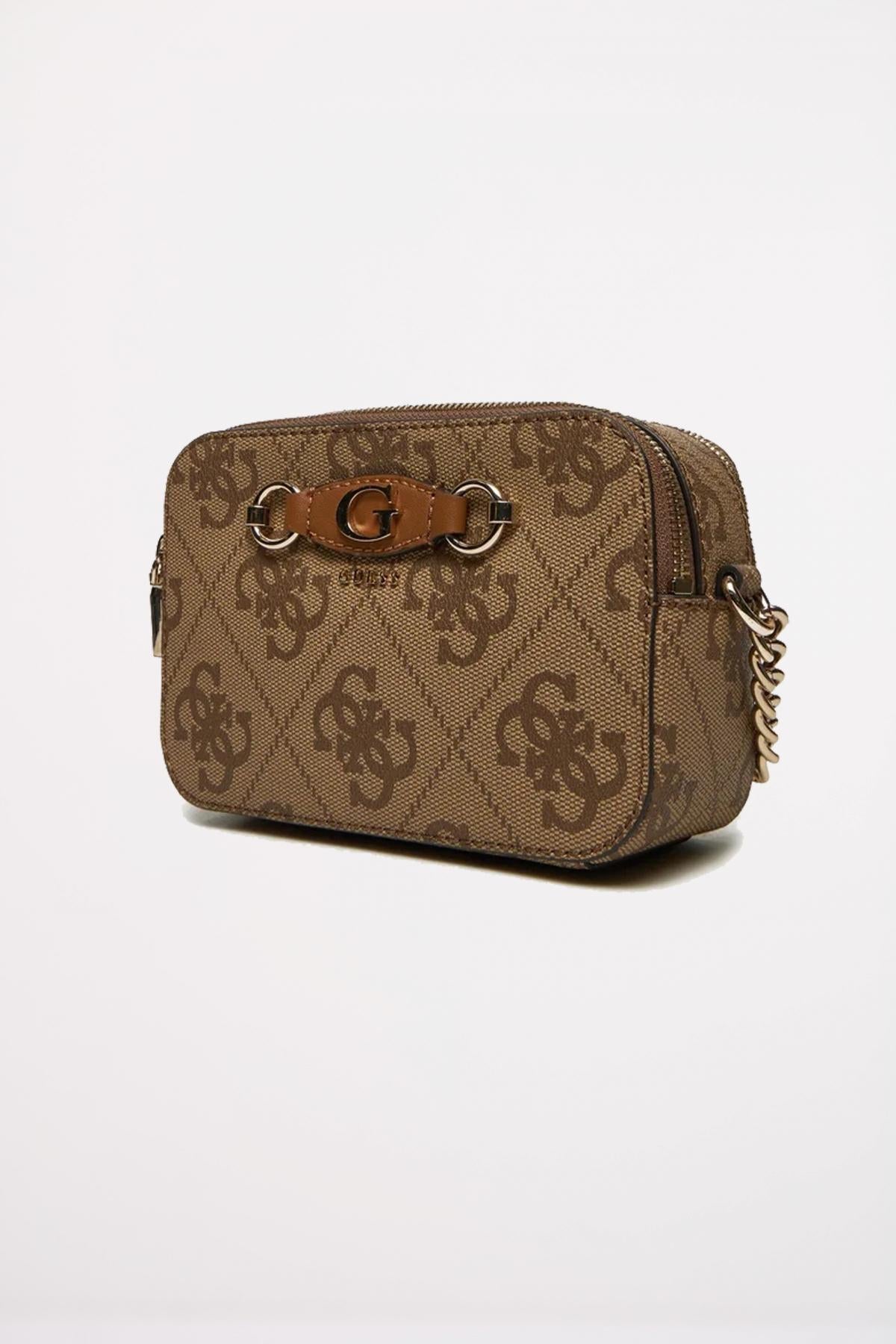 GUESS IZZY CAMERA BAG en color MARRON  (2)