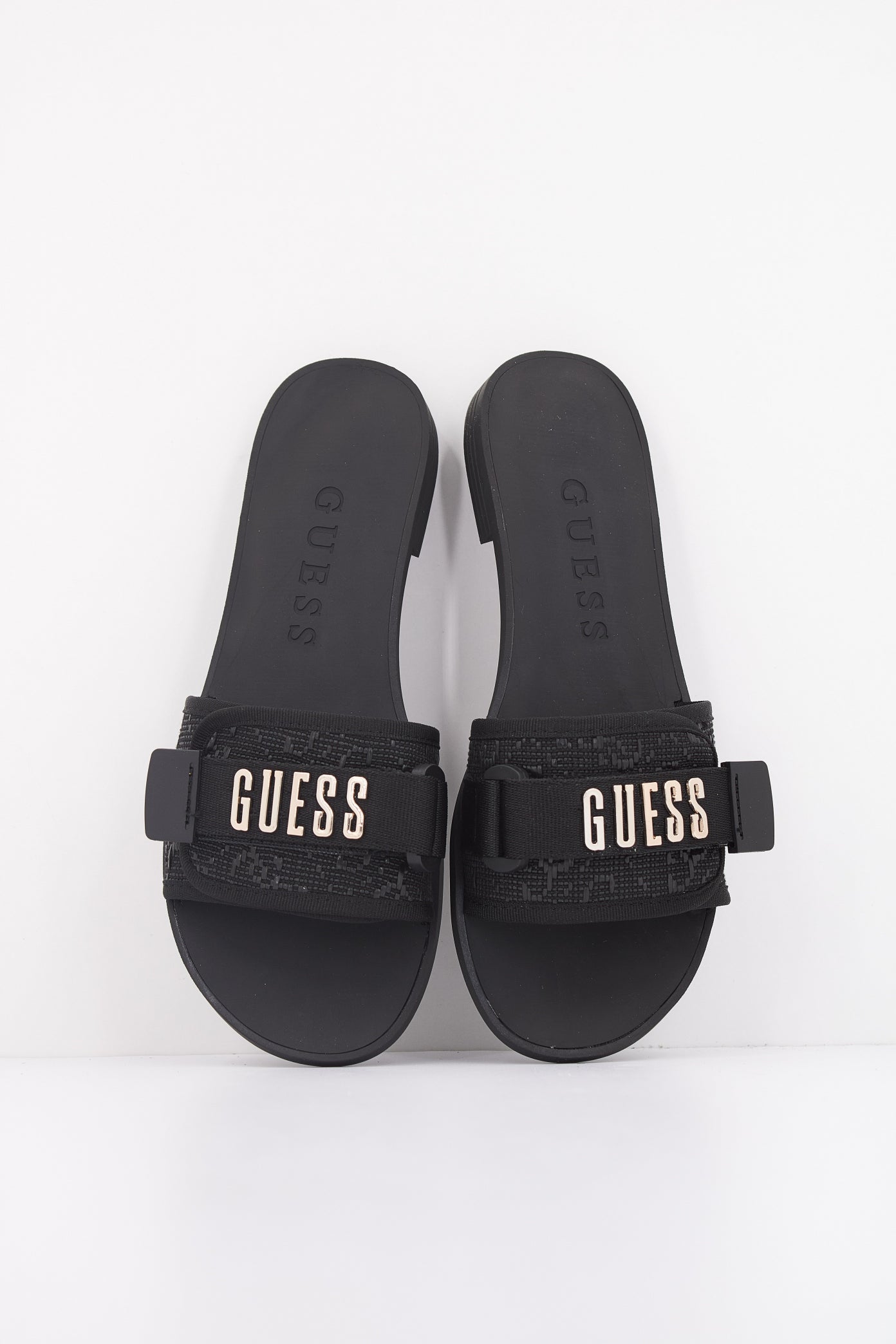 GUESS FLGEL ELE  en color NEGRO  (3)