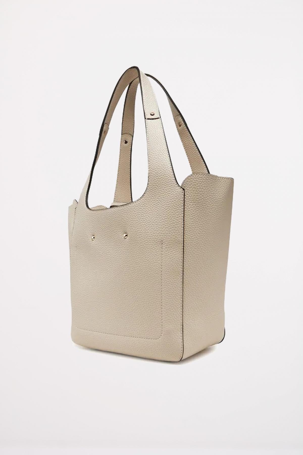 GUESS HELINA TOTE en color BEIS  (2)