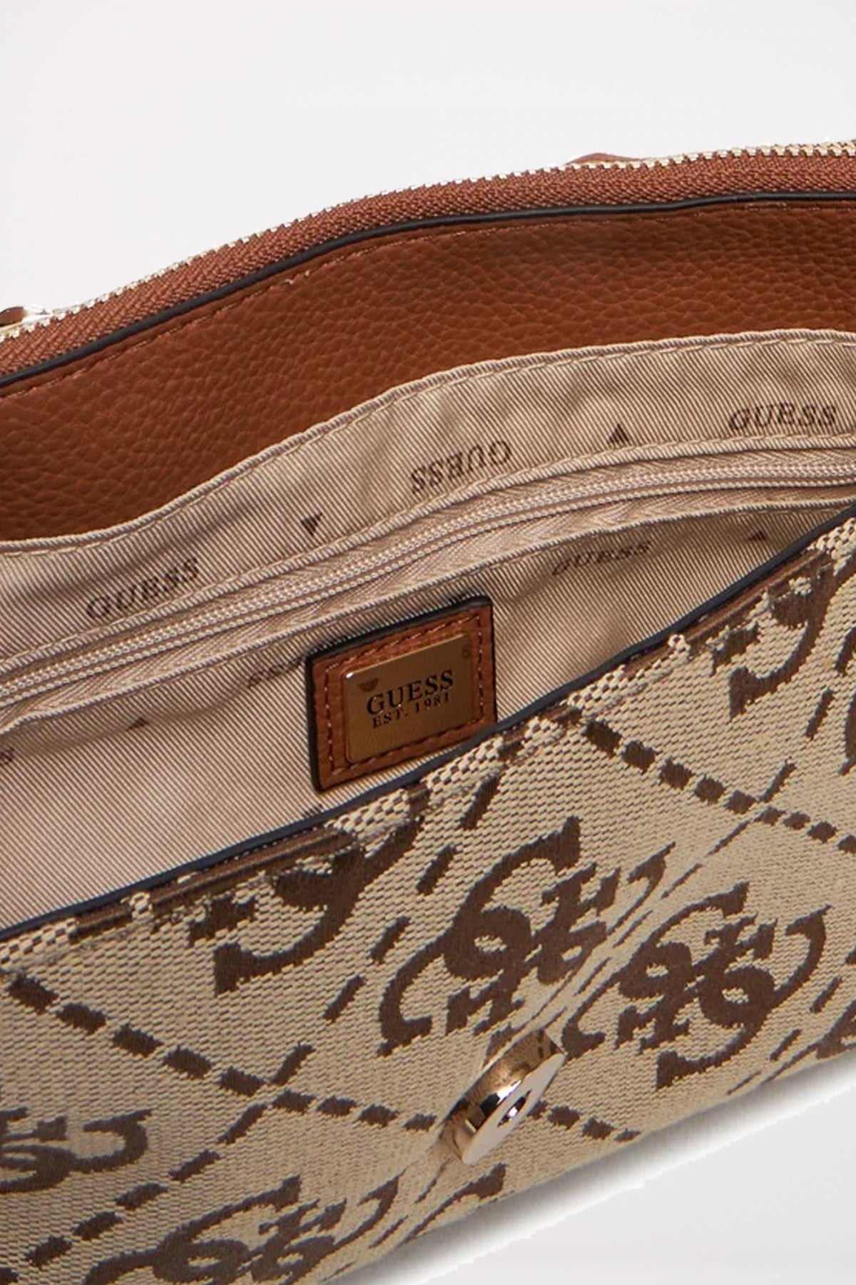 GUESS CIRCE FLAP SHOULDER en color BEIS  (4)
