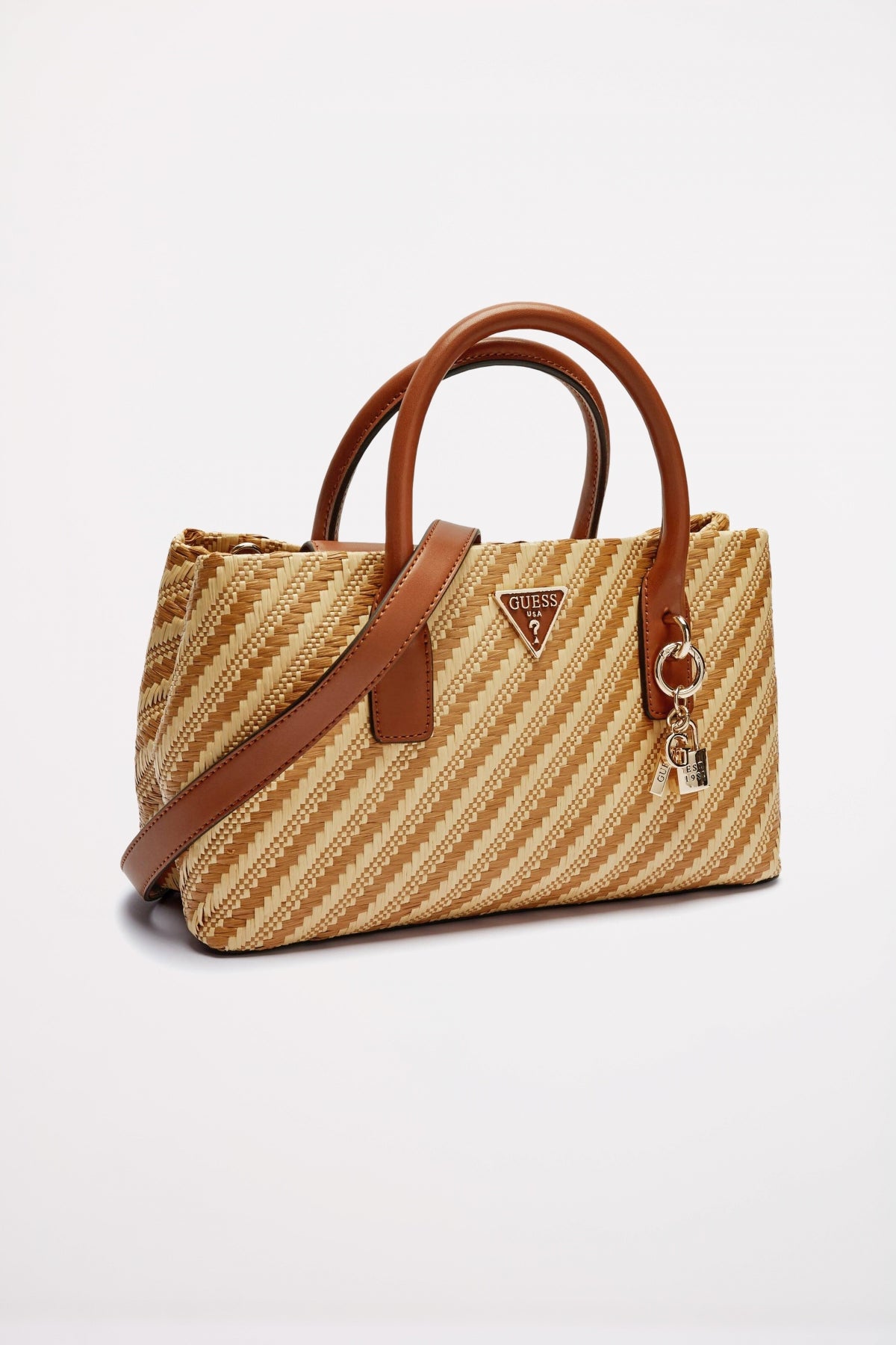 GUESS SIMONA SMALL SATCHEL en color MARRON CLARO  (2)