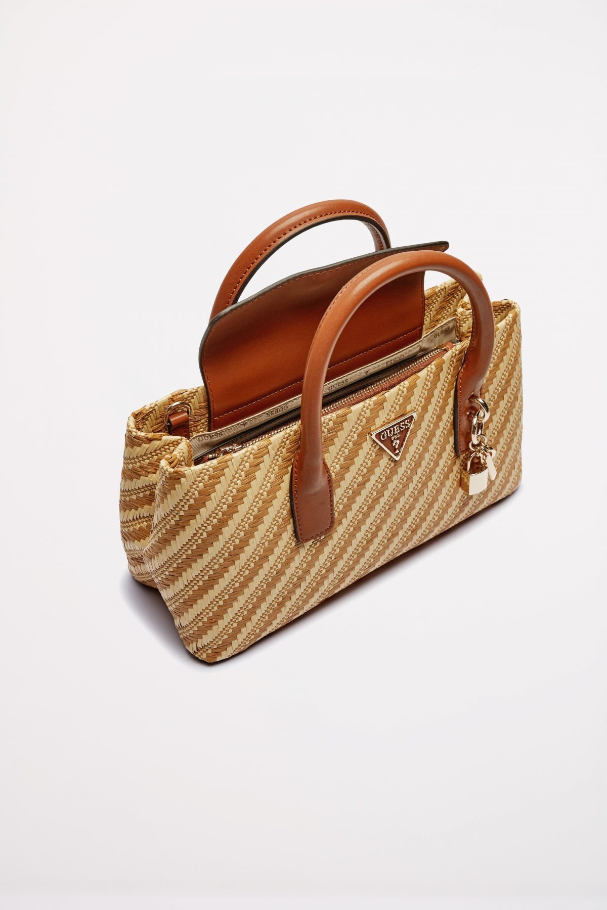 GUESS SIMONA SMALL SATCHEL en color MARRON CLARO  (3)