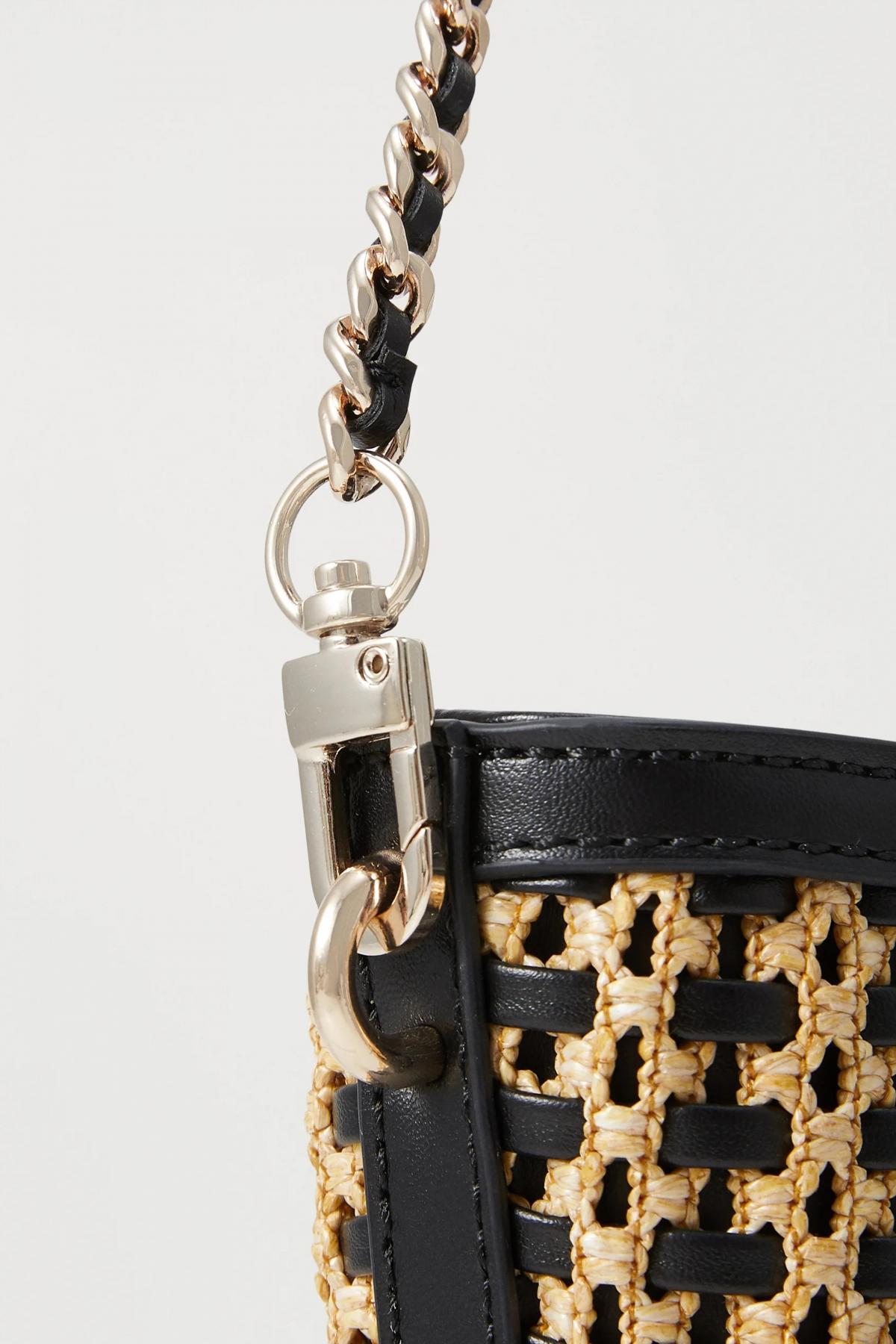 GUESS ATALIA TOTE en color NEGRO  (4)