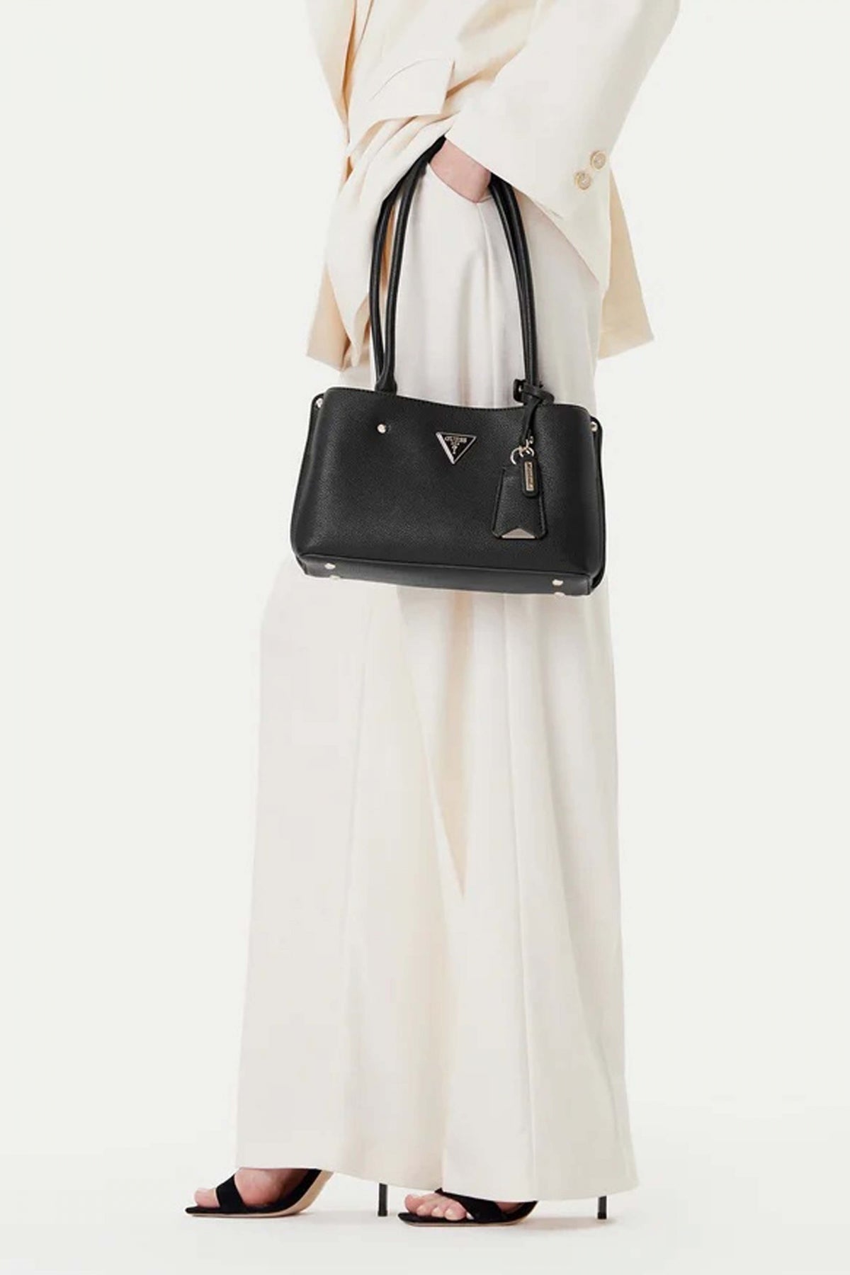 GUESS MERIDIAN II en color NEGRO  (4)
