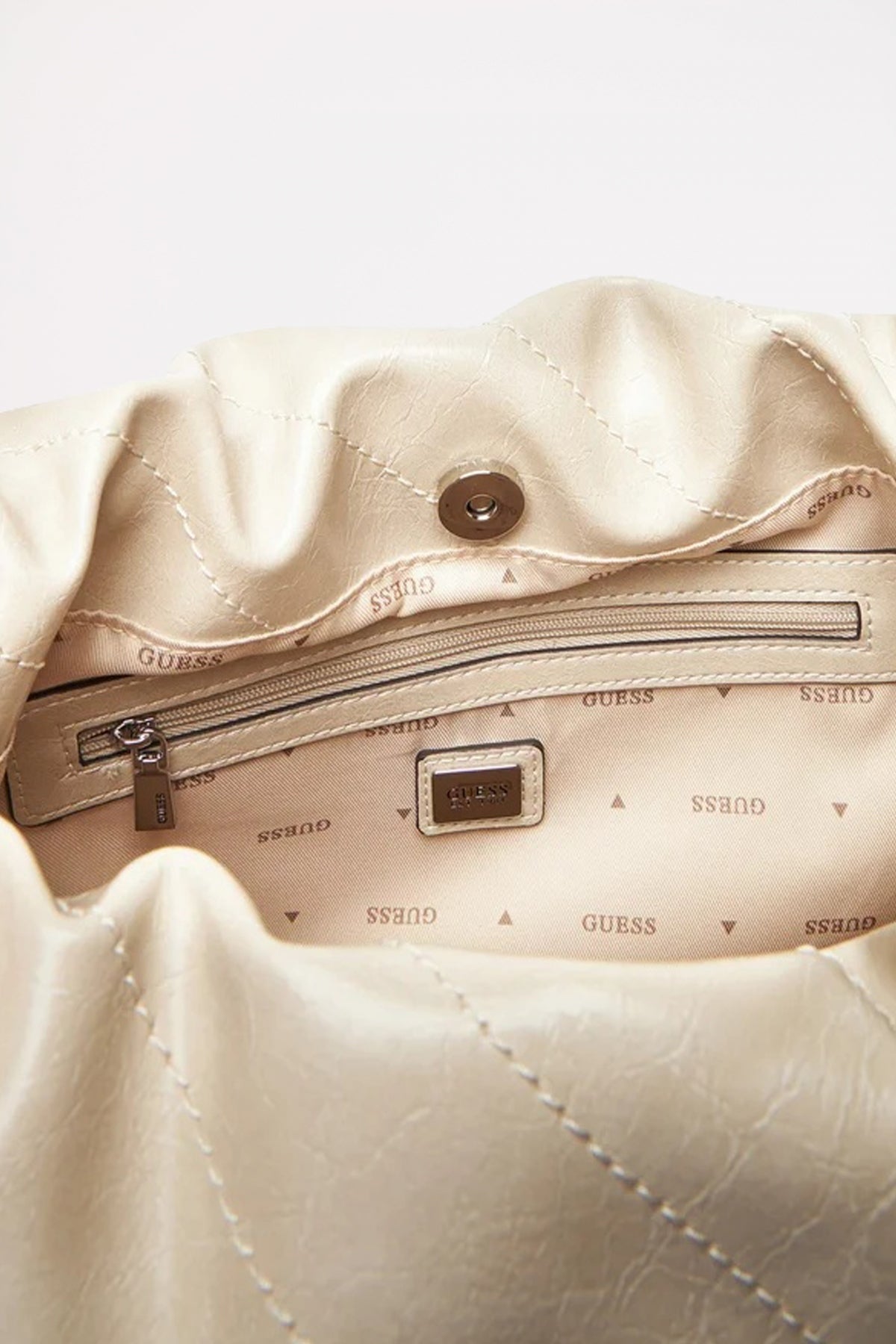 GUESS HWMY  en color BEIS  (4)