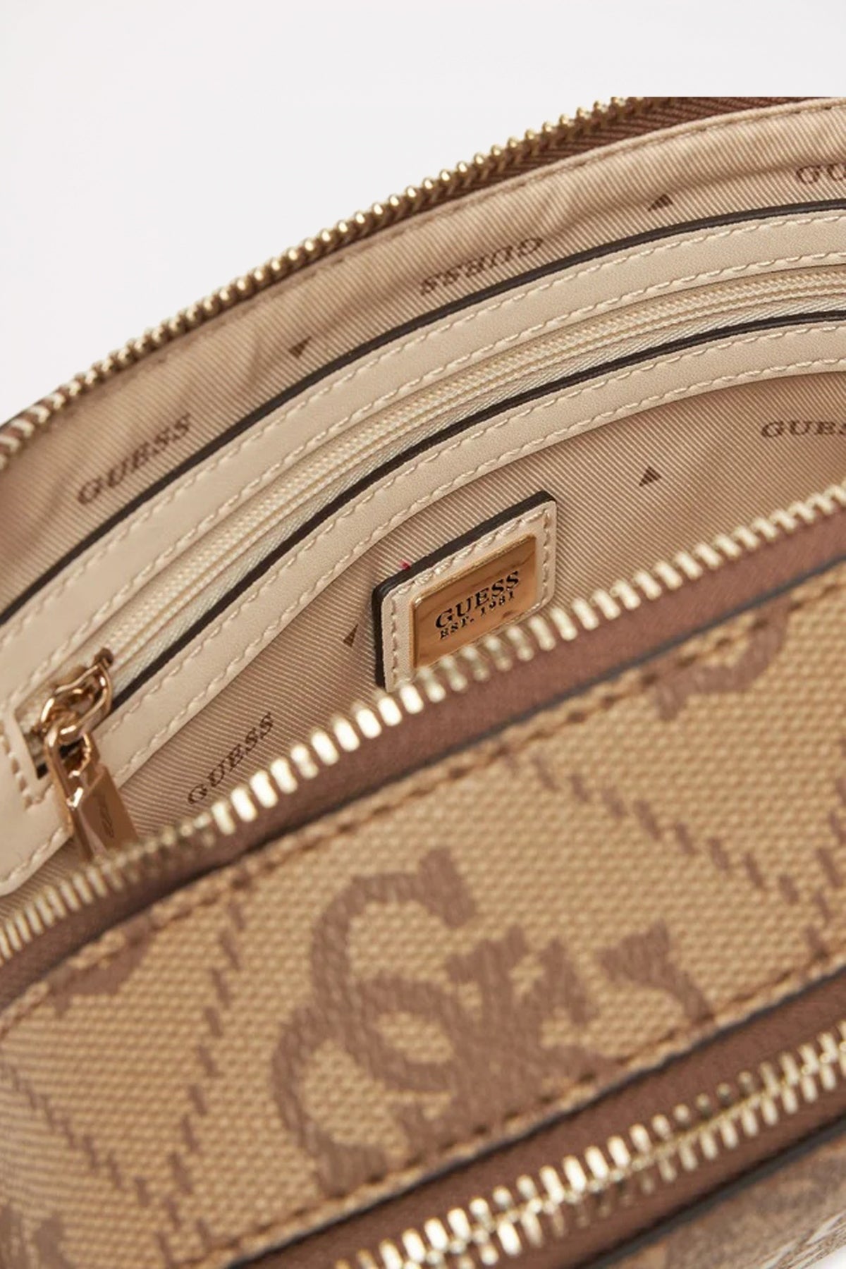 GUESS HWOS  en color MARRON  (3)
