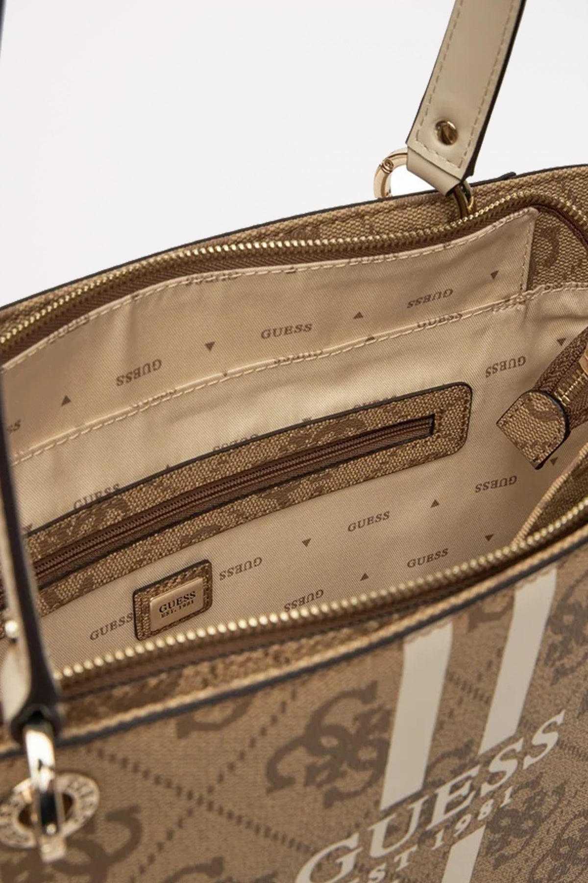 GUESS HWOS  en color MARRON CLARO  (3)