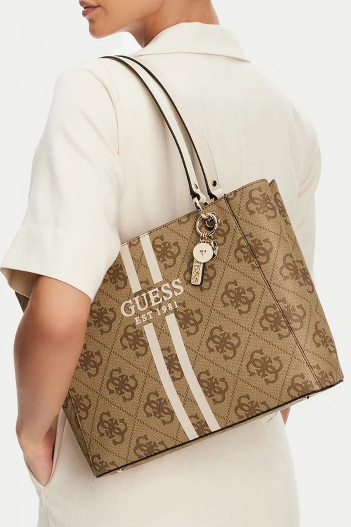 GUESS HWOS  en color MARRON CLARO  (4)