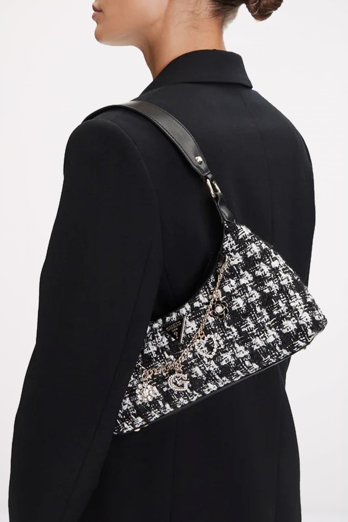 GUESS EVERLEE en color NEGRO  (4)