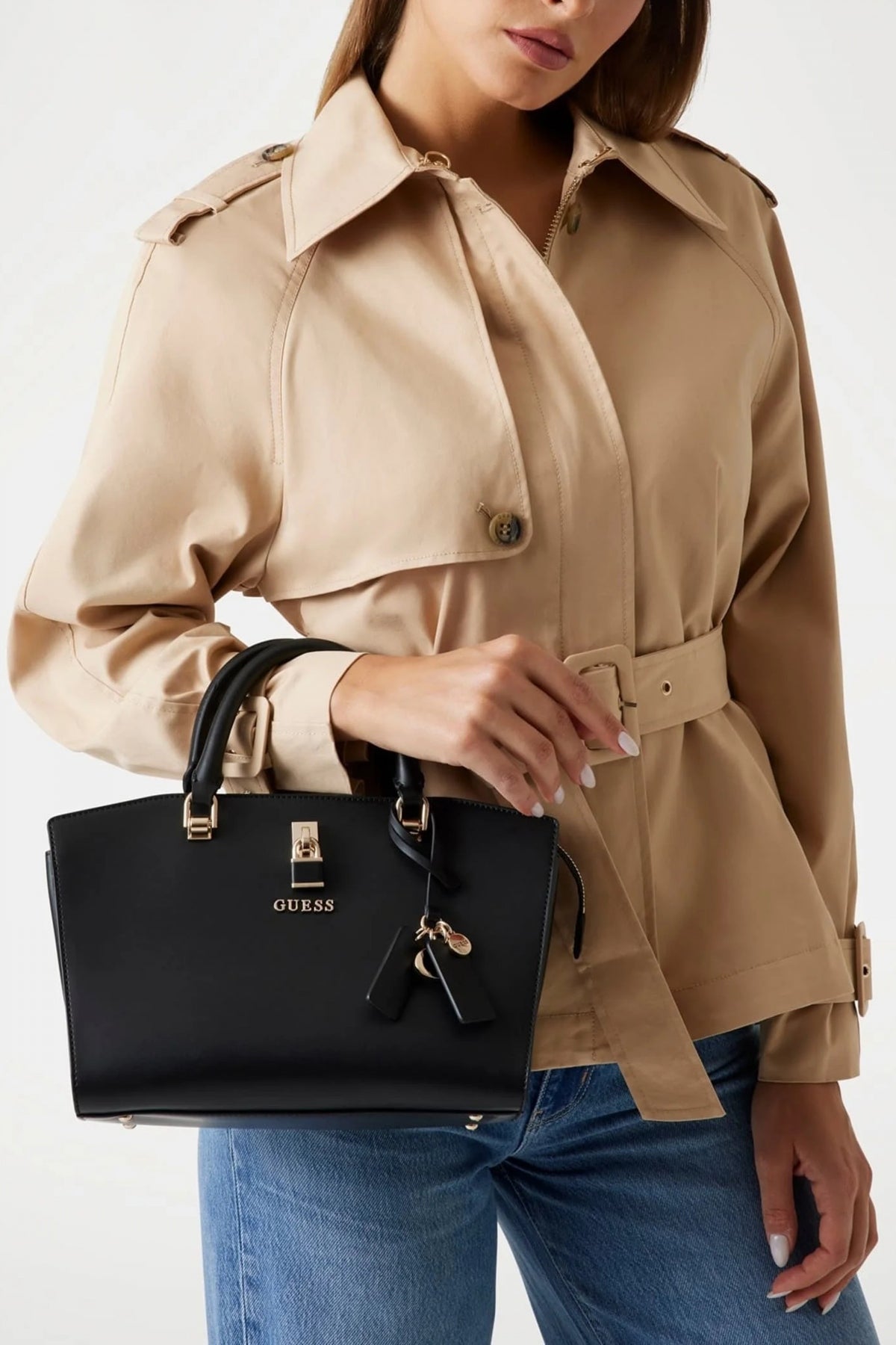 GUESS HWVG  MINI SATCHEL en color NEGRO  (4)