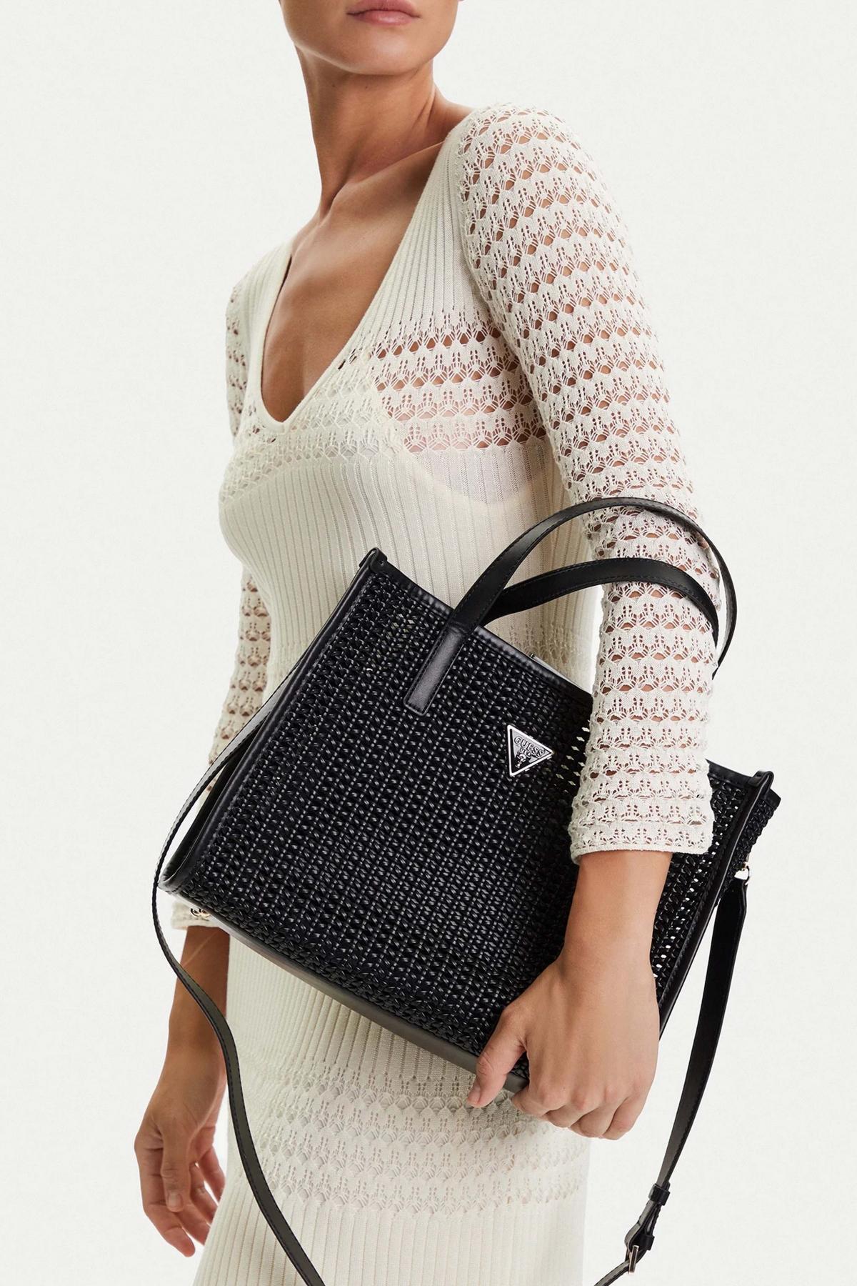 GUESS HWWZ  en color NEGRO  (4)
