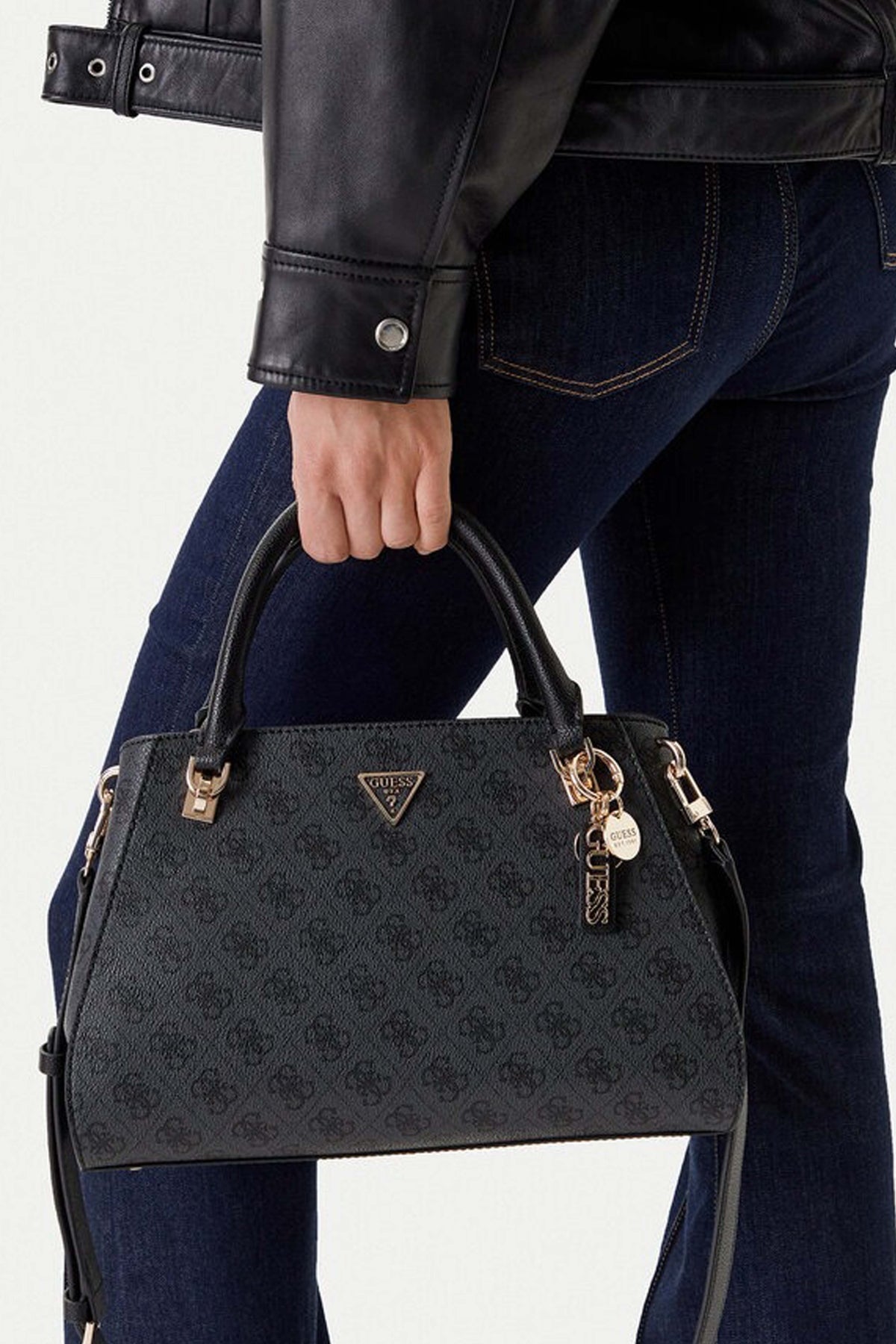 GUESS NOELLE II LUXURY SATCH en color GRIS  (1)