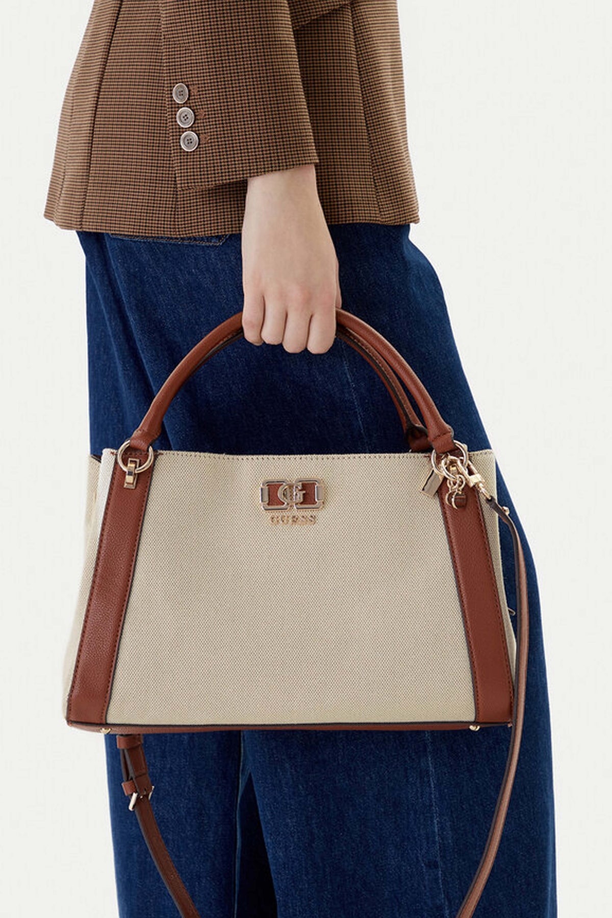 GUESS KARNILLA GIRLFRIEND SA en color BEIS  (1)