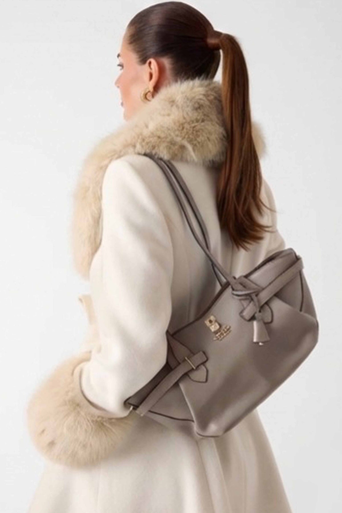 GUESS YESBA GRLFRND SHOULDER en color GRIS  (4)