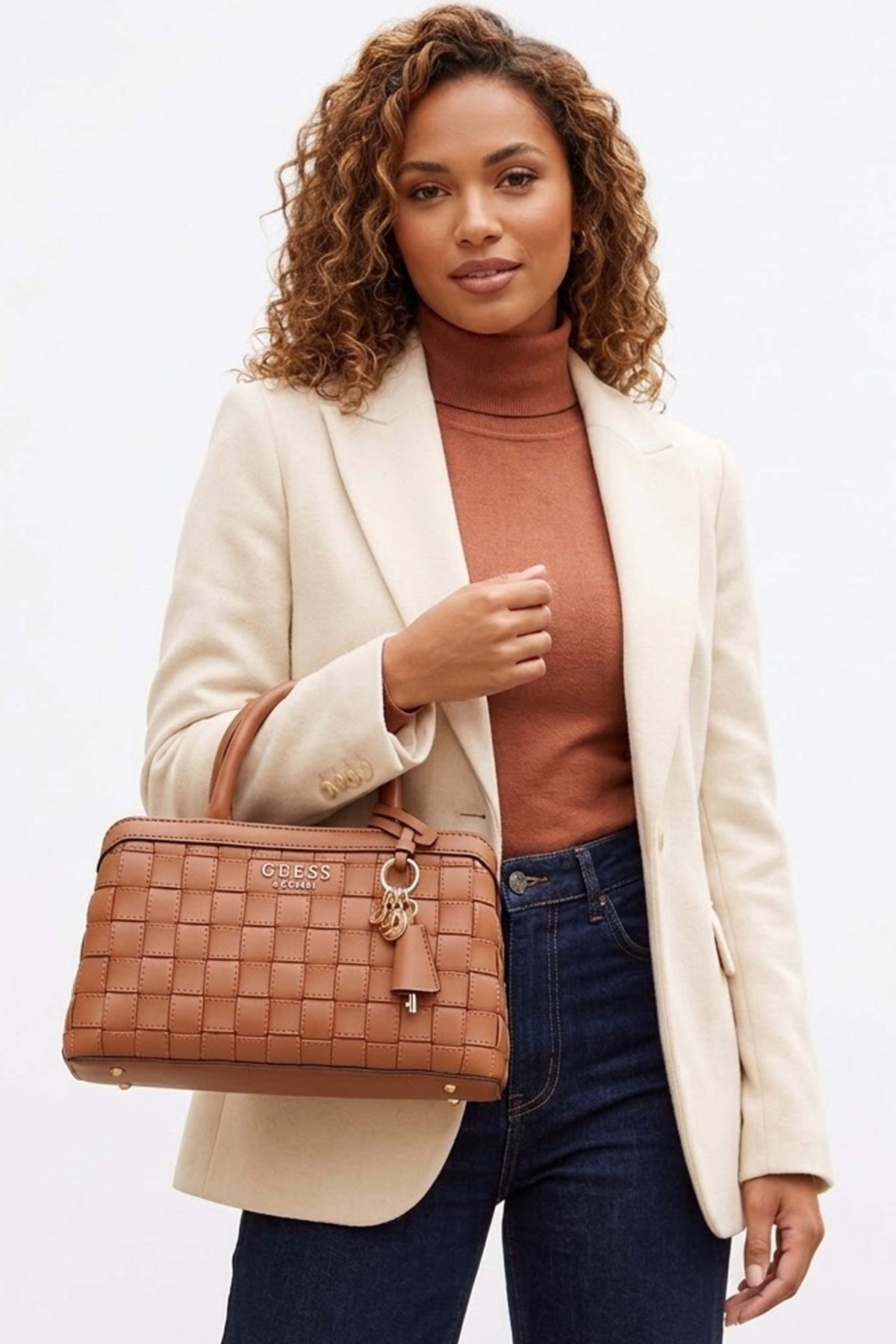 GUESS SANDY GIRLFRIEND SATCH en color MARRON  (1)
