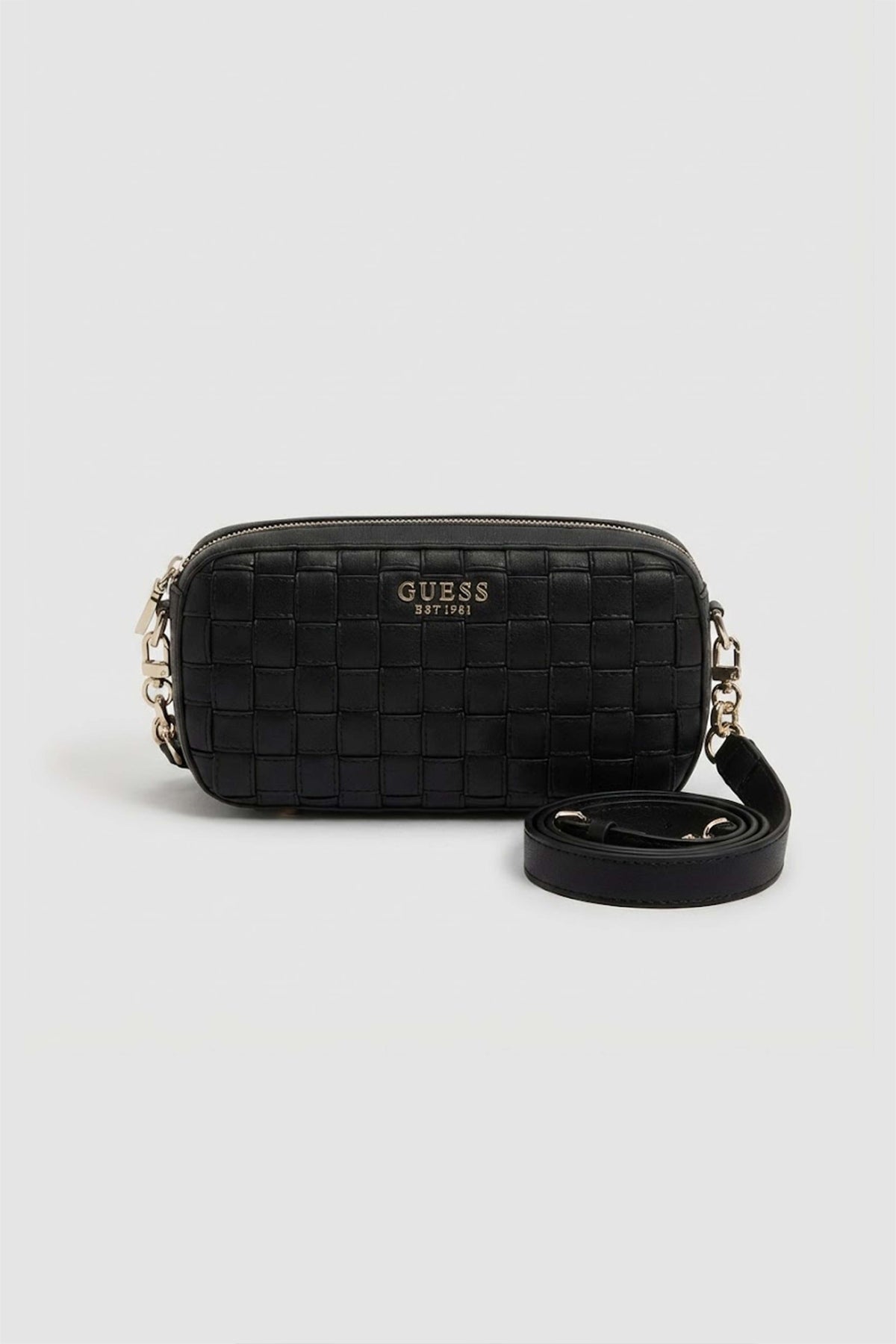 GUESS SANDY CAMERA CROSSBODY en color NEGRO  (2)