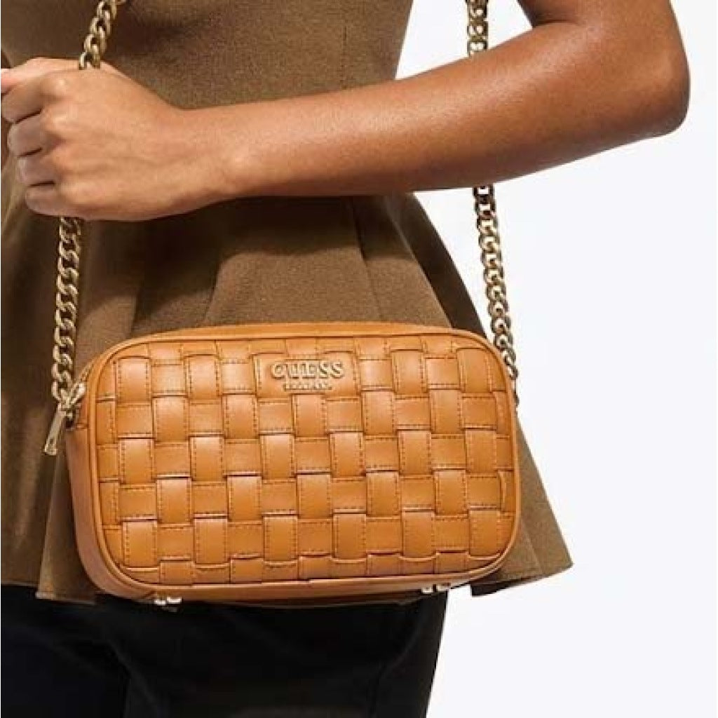 GUESS SANDY CAMERA CROSSBODY en color MARRON  (6)