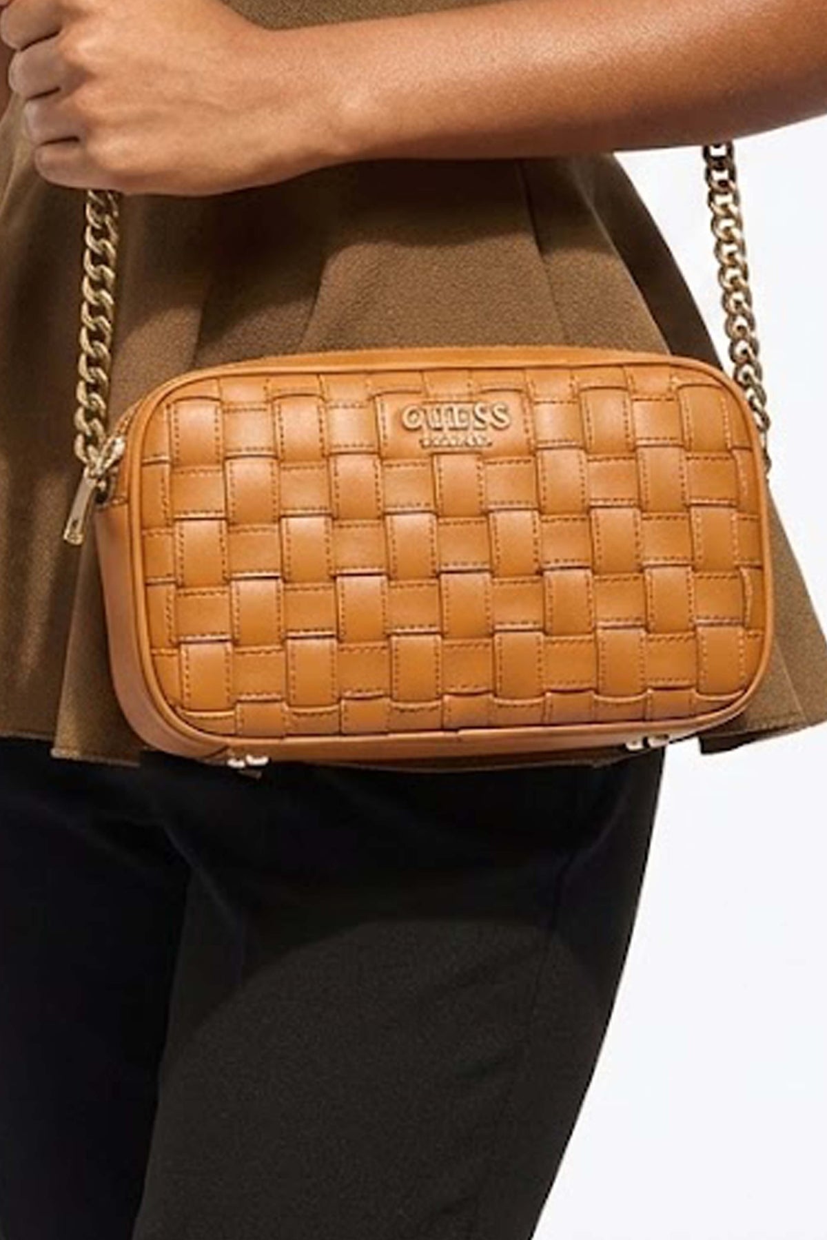 GUESS SANDY CAMERA CROSSBODY en color MARRON  (3)