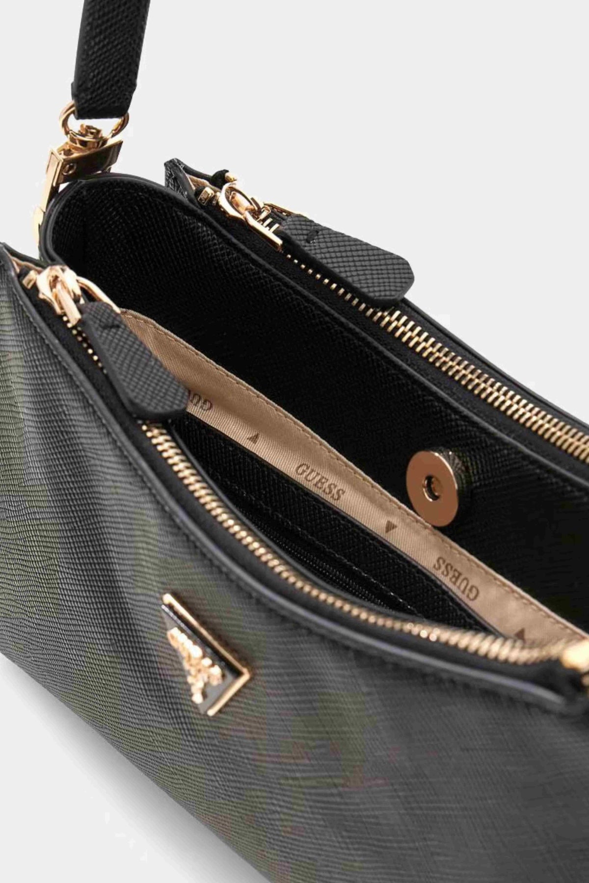 GUESS HWZG  en color NEGRO  (3)