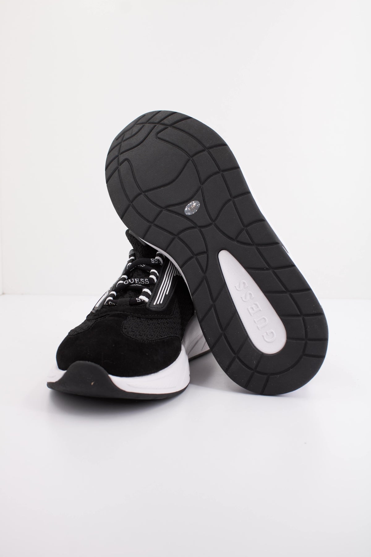 GUESS FLPGEN FAL en color NEGRO  (5)