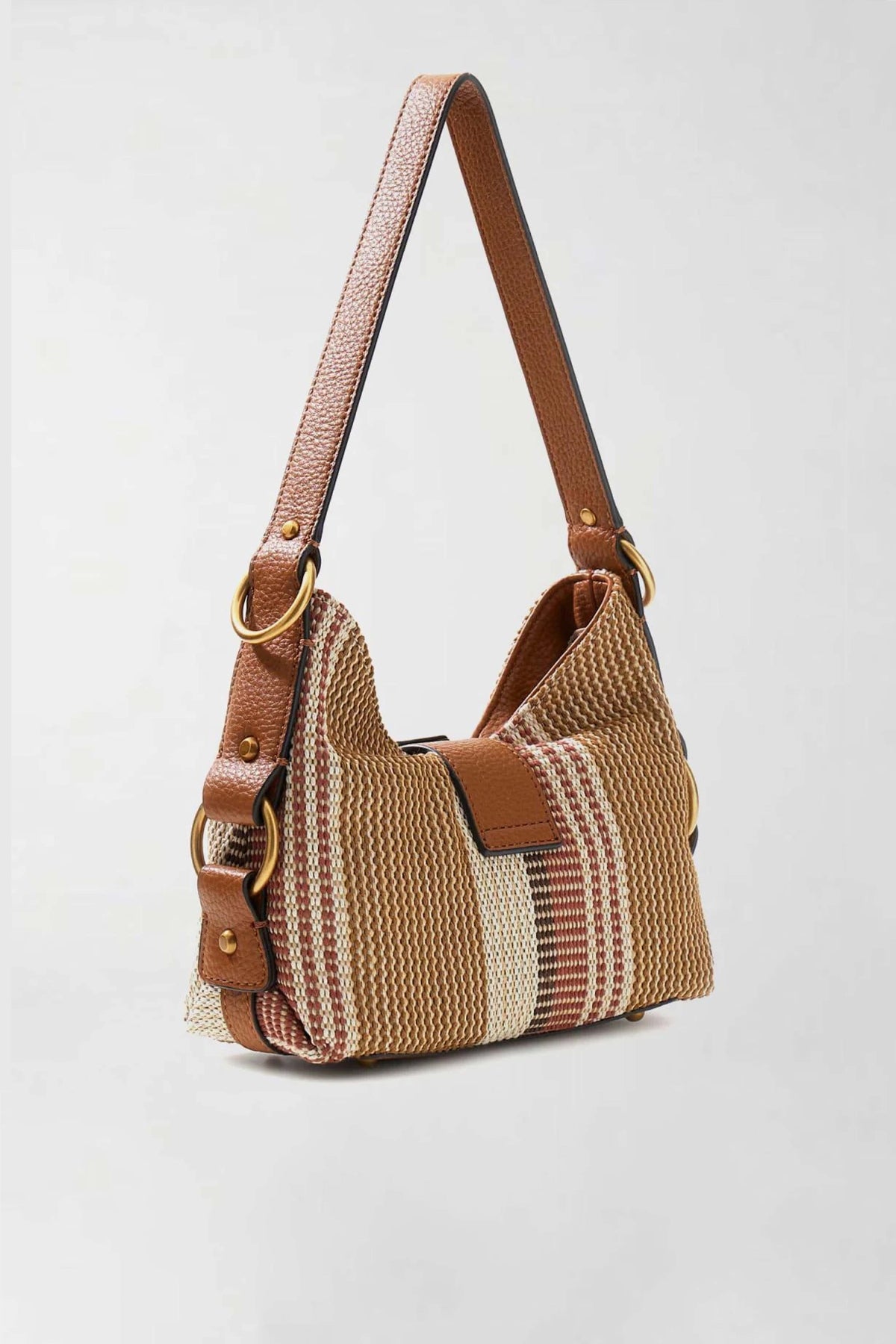 GUESS HWAB  en color MARRON  (2)