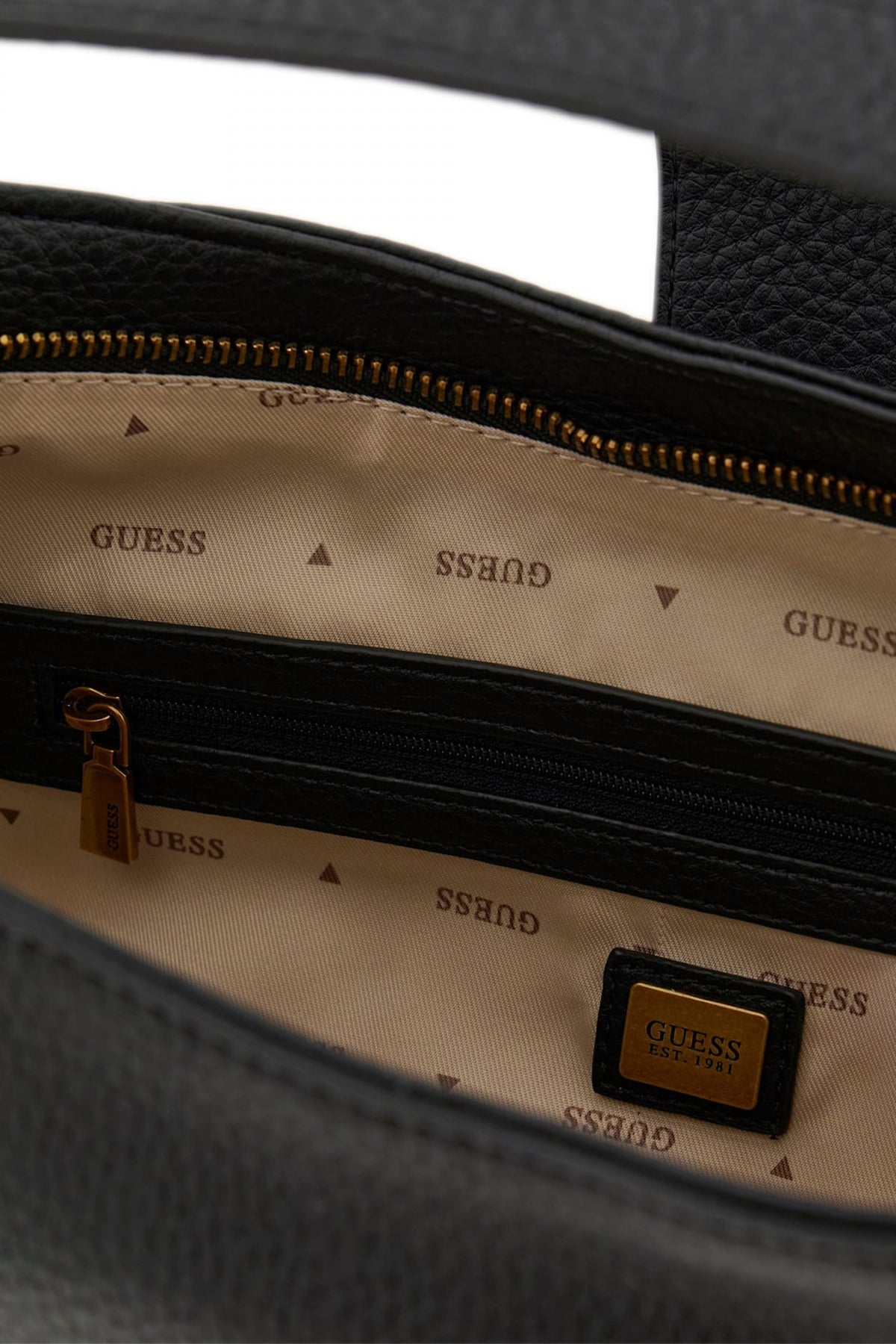 GUESS CAMDEN SHOULDER BAG en color NEGRO  (2)