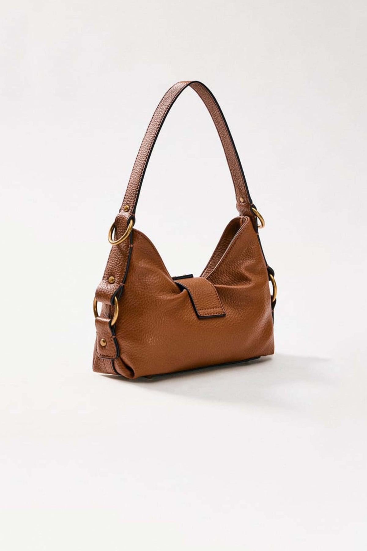 GUESS HWBB  en color MARRON  (2)