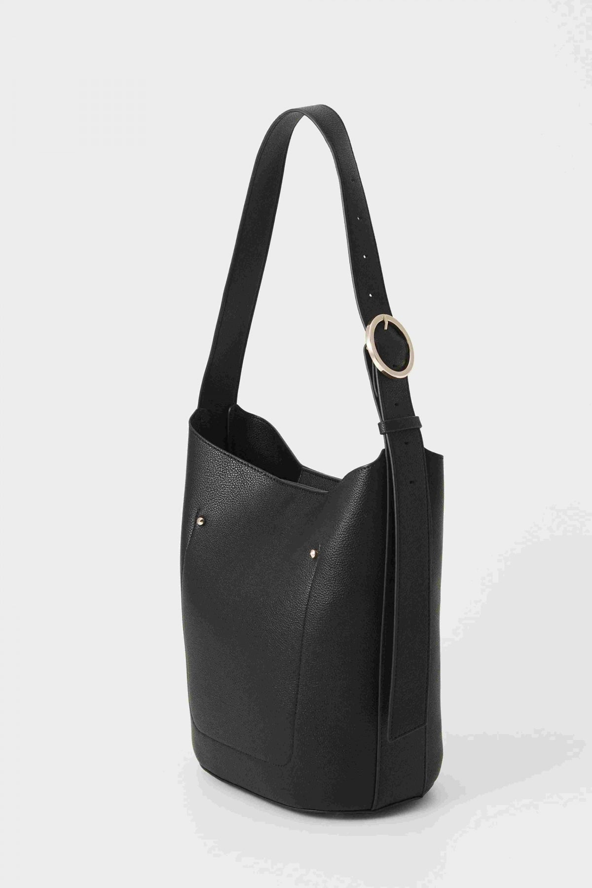 GUESS MERIDIAN II BUCKET en color NEGRO  (2)