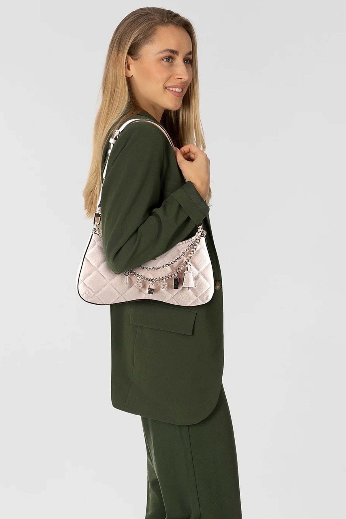 GUESS  LIBBY SHOULDER BAG  en color NUDE  (1)