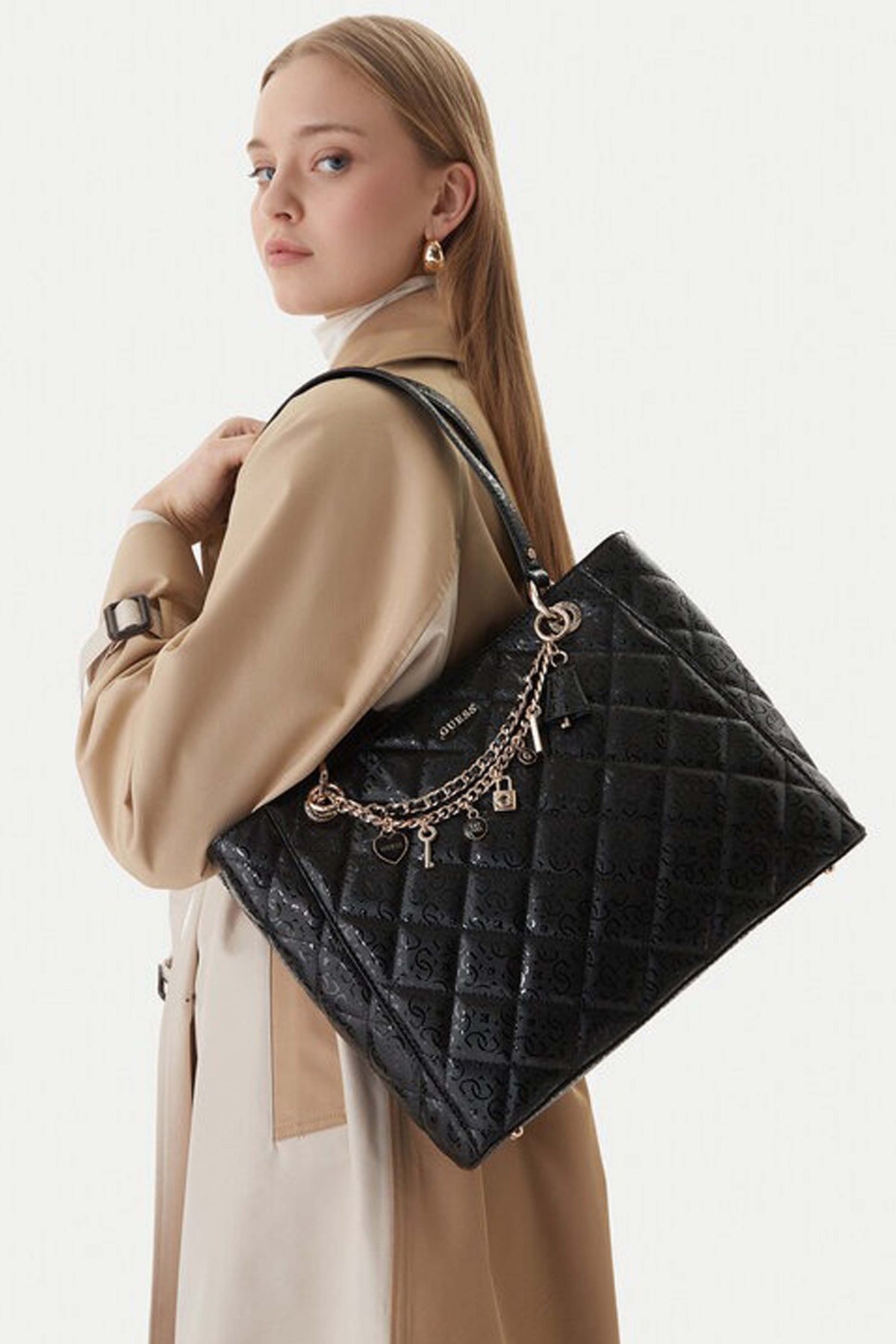 GUESS  LIBBY NOEL TOTE  en color NEGRO  (1)