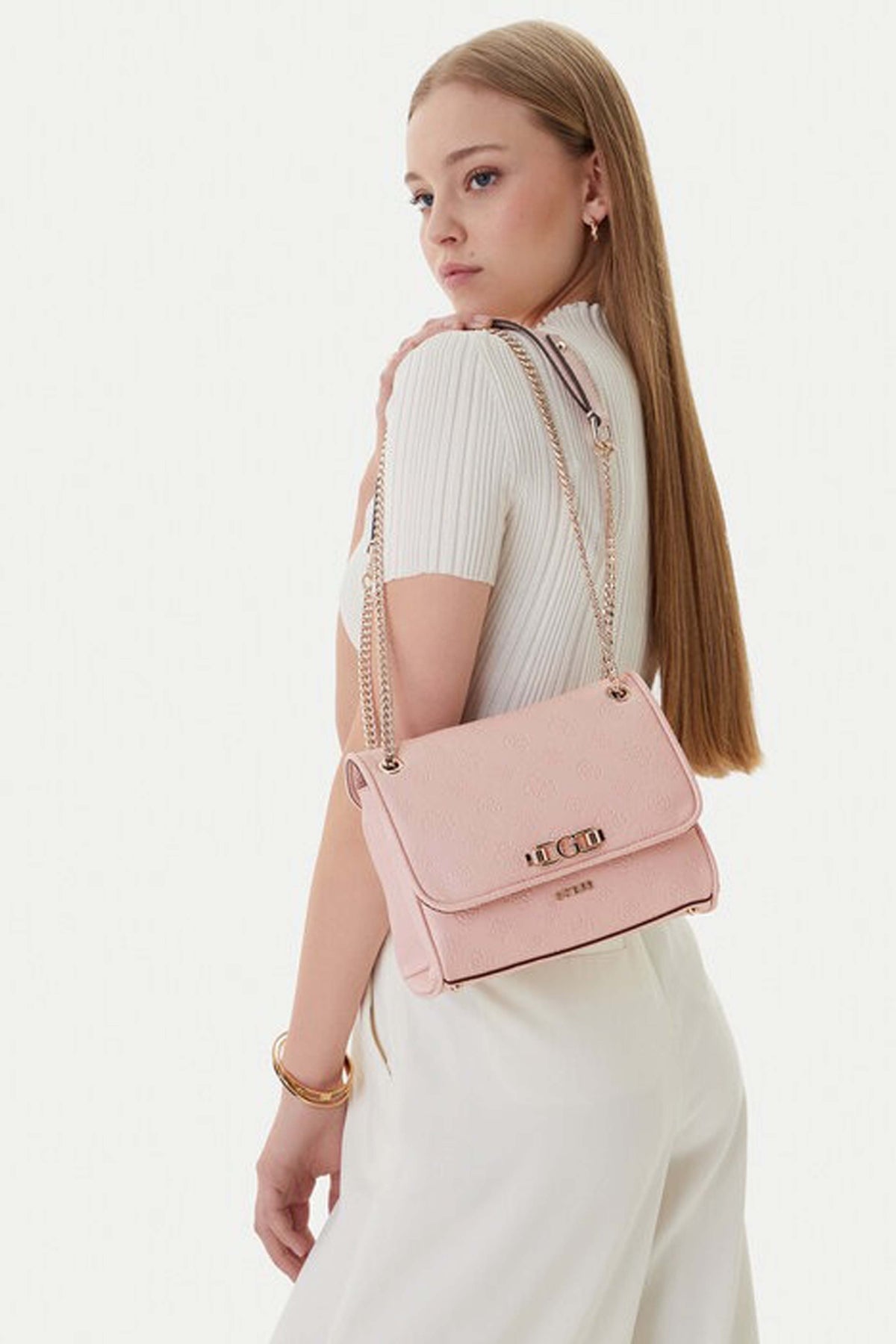 GUESS HWPD   en color ROSA  (1)