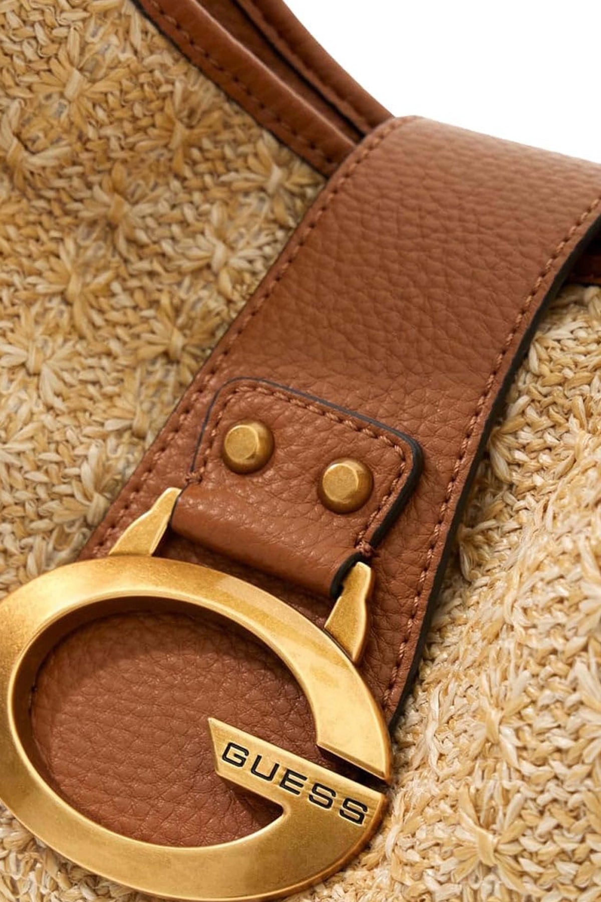 GUESS HWRB   en color MARRON  (3)