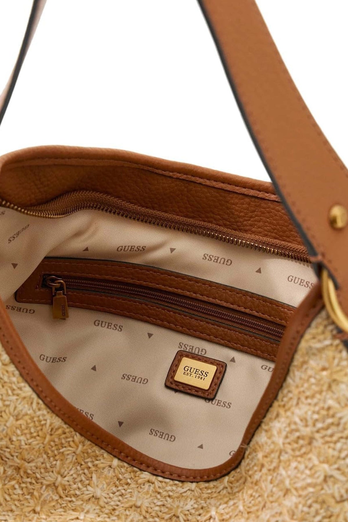 GUESS HWRB   en color MARRON  (4)