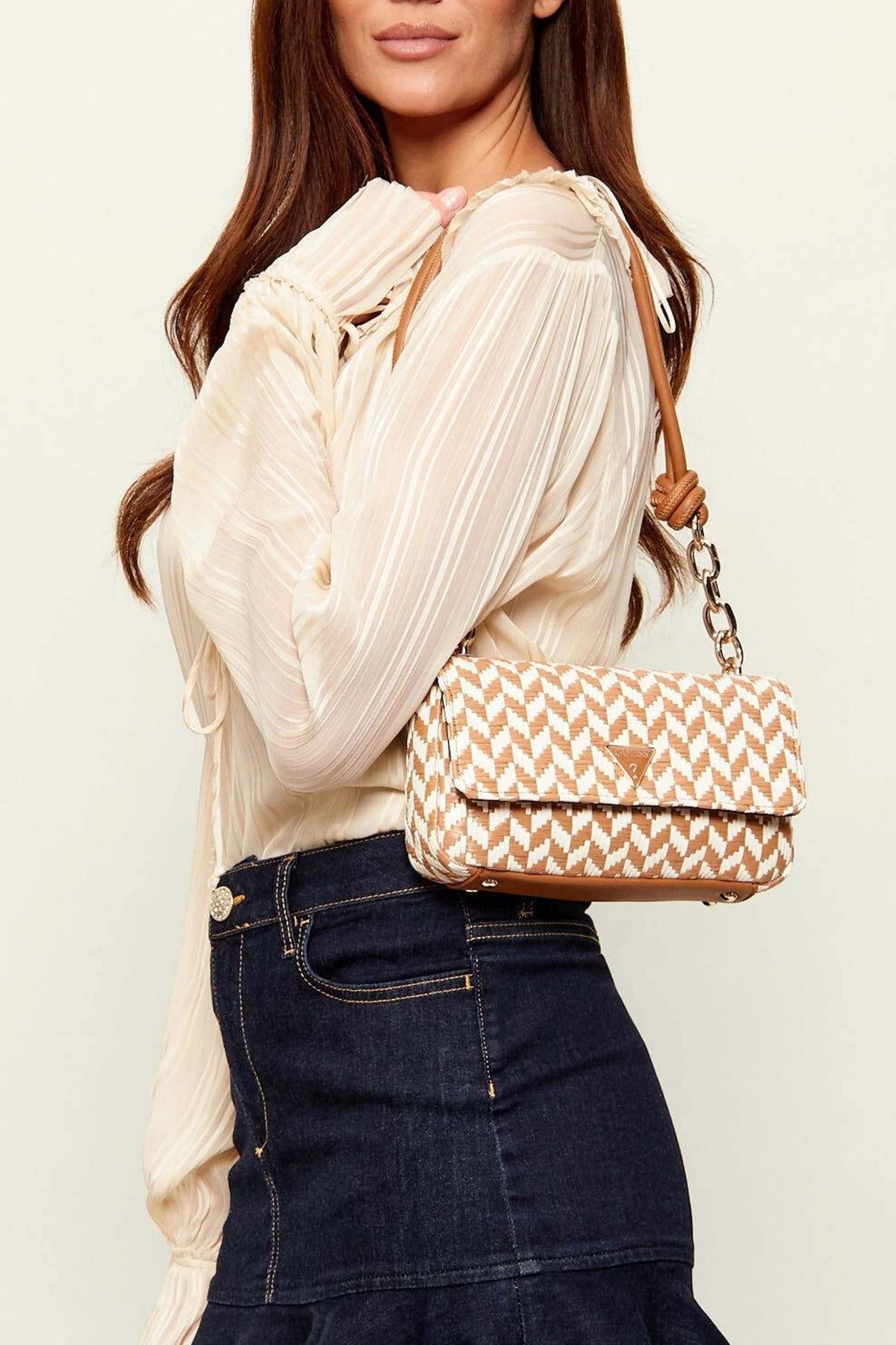 GUESS HWWG  en color MULTICOLOR  (1)