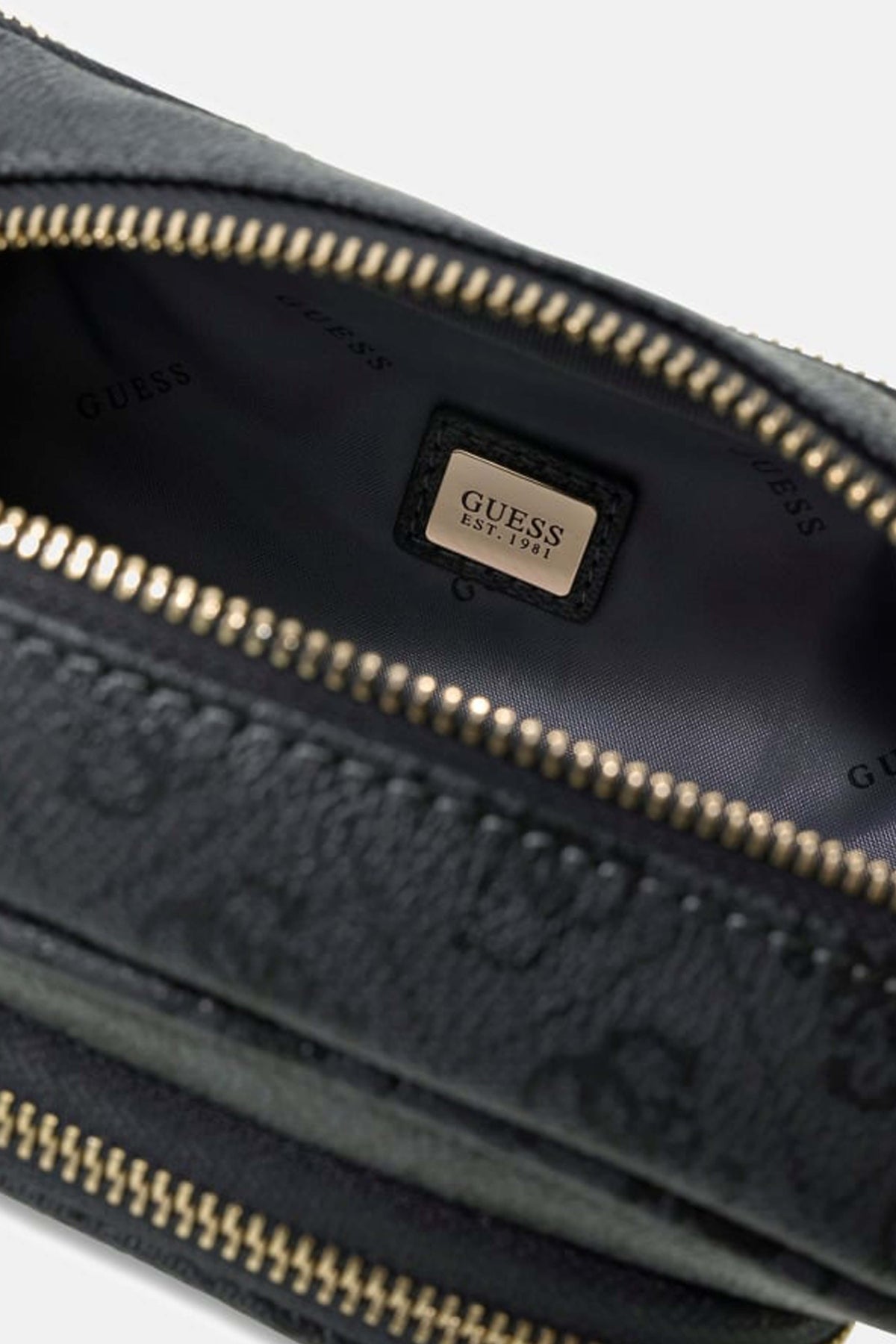 GUESS LATONA BELT BAG  en color GRIS  (3)
