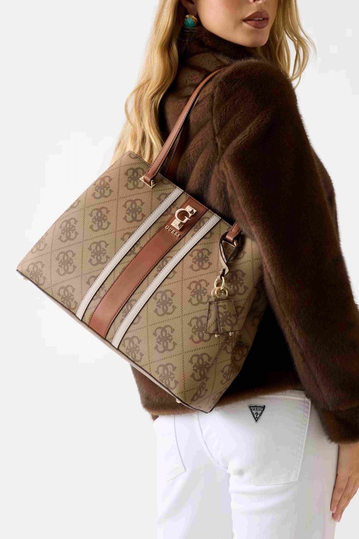 GUESS ERENIA TOTE en color MARRON CLARO  (4)