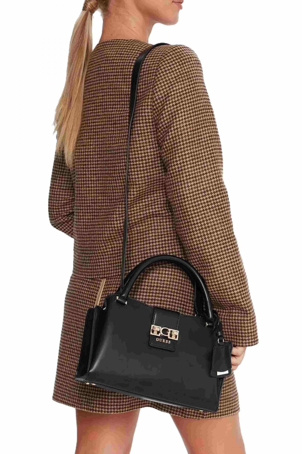 GUESS JANE SMALL SATCHEL en color NEGRO  (4)